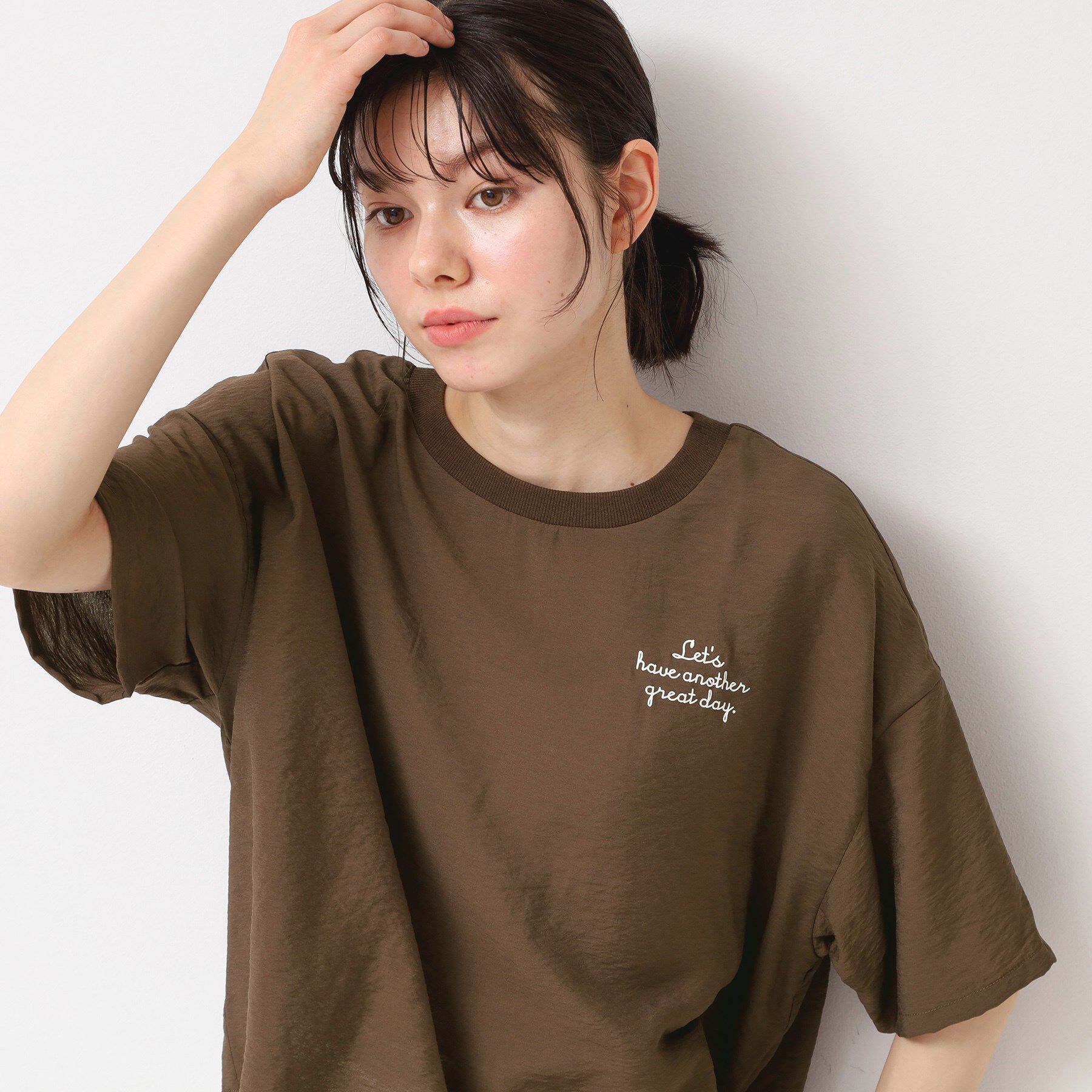 Dessin「【洗える・4サイズ展開】ロゴ入りブラウス（XS～L）」|シャツ・ブラウス|ブラウン(043)