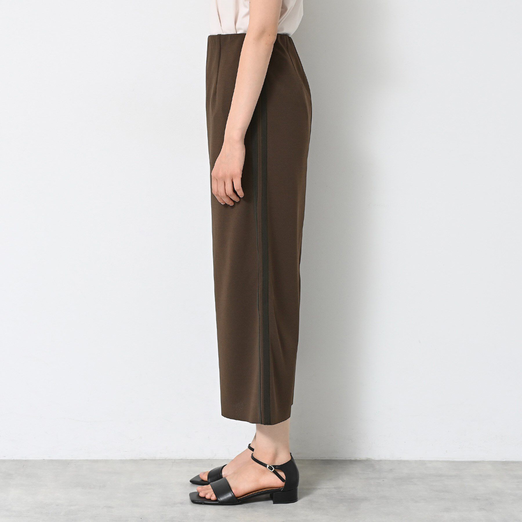 Dessin「【ウエストゴム・洗える】カットジョーゼットライン入りタイトスカート」|スカート|