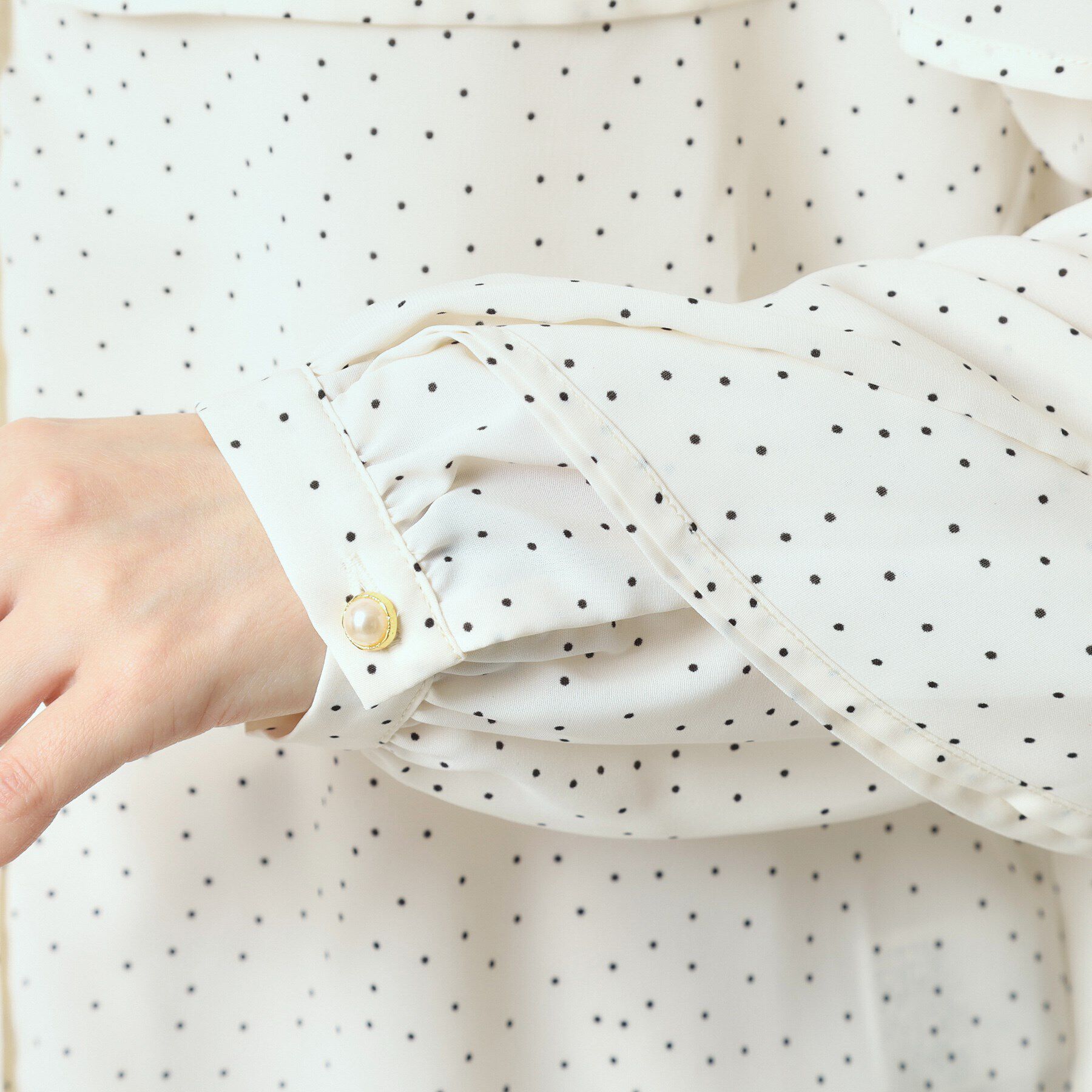 ITS&rsquo;DEMO「【手洗い可】ケープフリルドットブラウス」|シャツ・ブラウス|