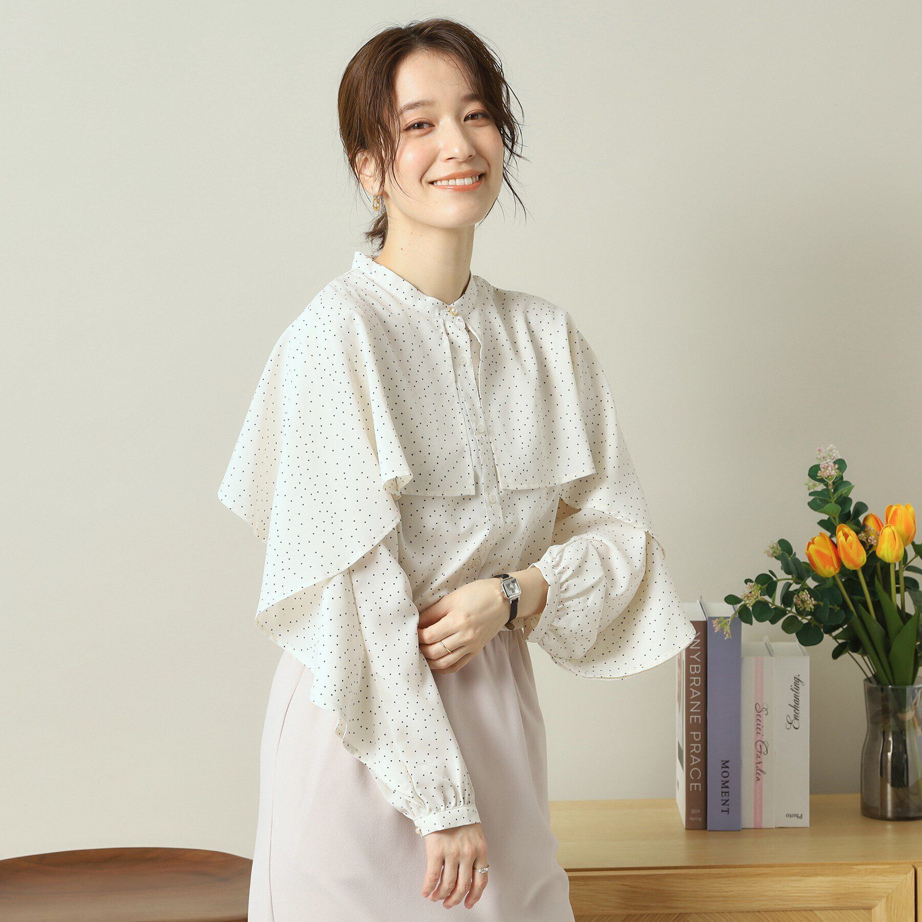 ITS&rsquo;DEMO「【手洗い可】ケープフリルドットブラウス」|シャツ・ブラウス|