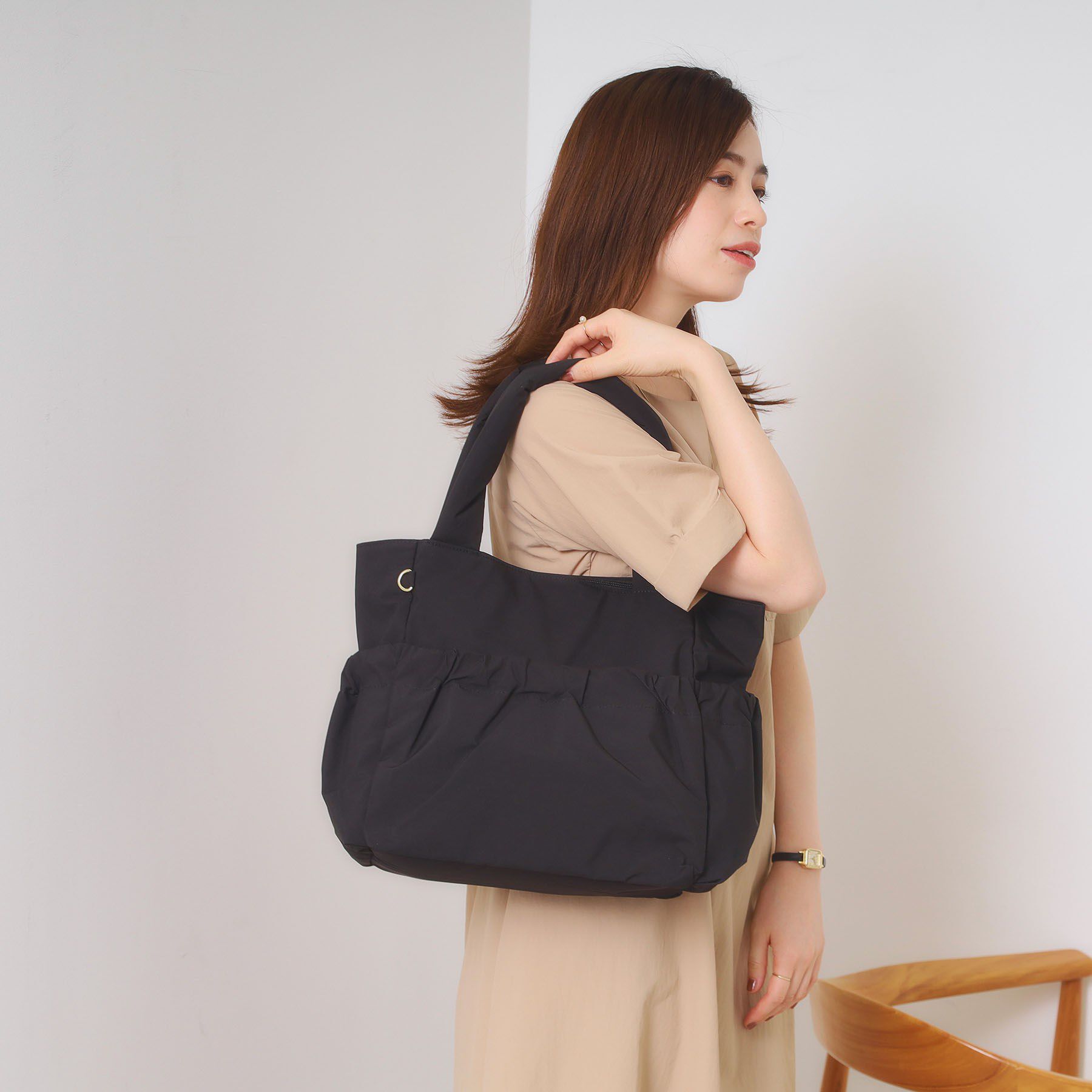 ITS&rsquo;DEMO「【A4／9ポケット】ふんわり軽量撥水トート」|トートバッグ|