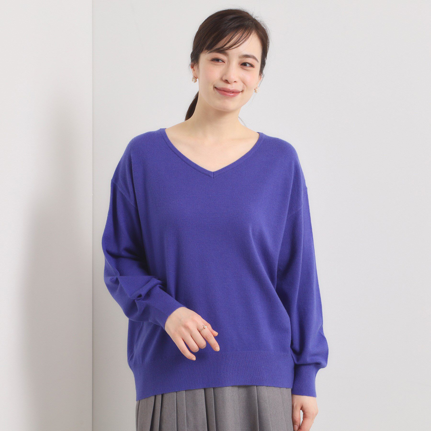 ITS&rsquo;DEMO「【静電気防止／手洗い可】クリーミータッチVネックニット」|ニット・セーター|