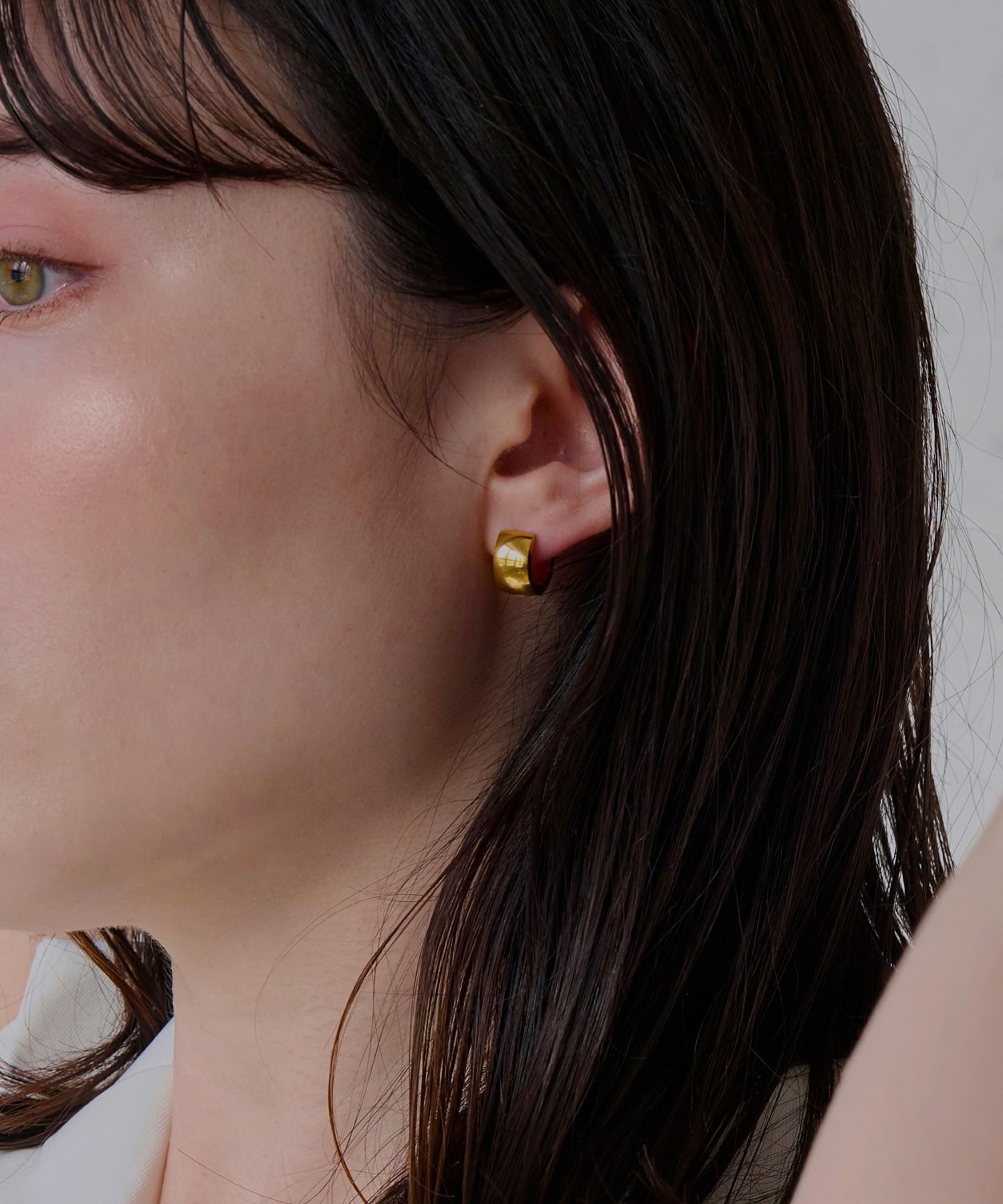  「【金属アレルギー対応】ワンタッチワイドフープミニピアス(片耳)/サージカルステンレス ゴールド」|ピアス|