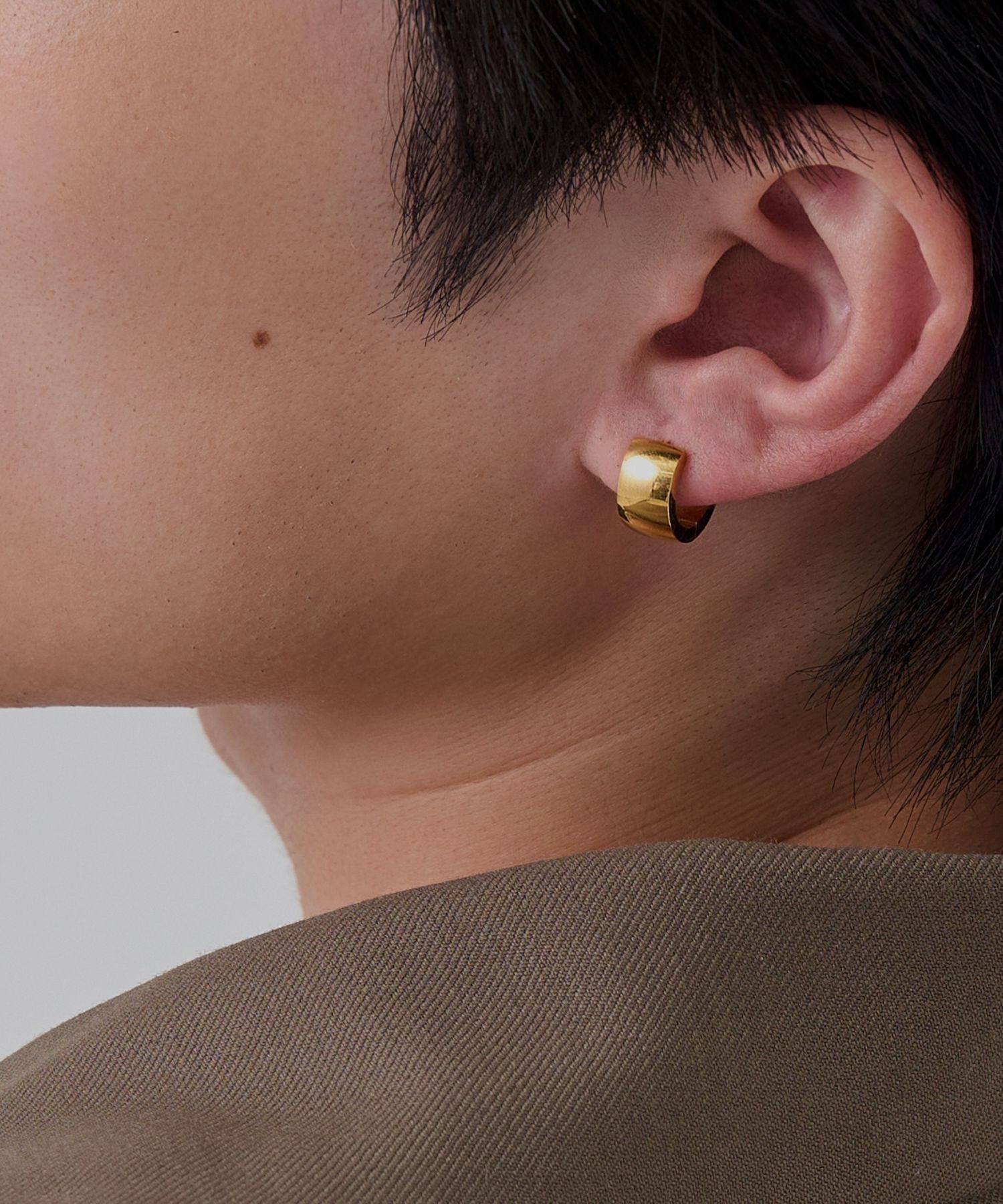  「【金属アレルギー対応】ワンタッチワイドフープミニピアス(片耳)/サージカルステンレス ゴールド」|ピアス|