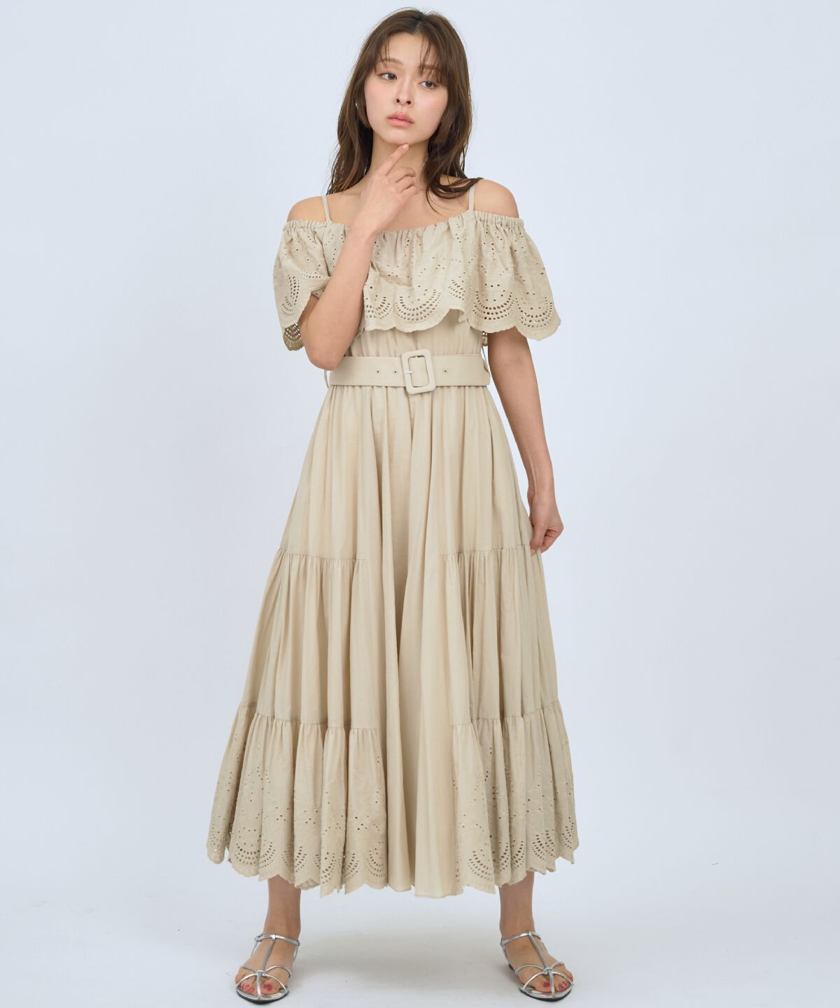 アンドクチュール「レースオフショルティアードワンピース」|ワンピース|ベージュ