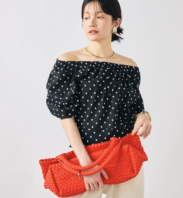 NOLLEY'S「【WEB＆一部店舗限定アイテム】ウォッシャブルレース刺繍袖ボリュームサッカーブラウス」|シャツ・ブラウス|ブラック・グレー系1