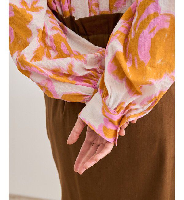 ROPE「【DEVEAUX（デヴォー）】別注ボカシフラワーボリュームスリーブブラウス/洗える」|シャツ・ブラウス|