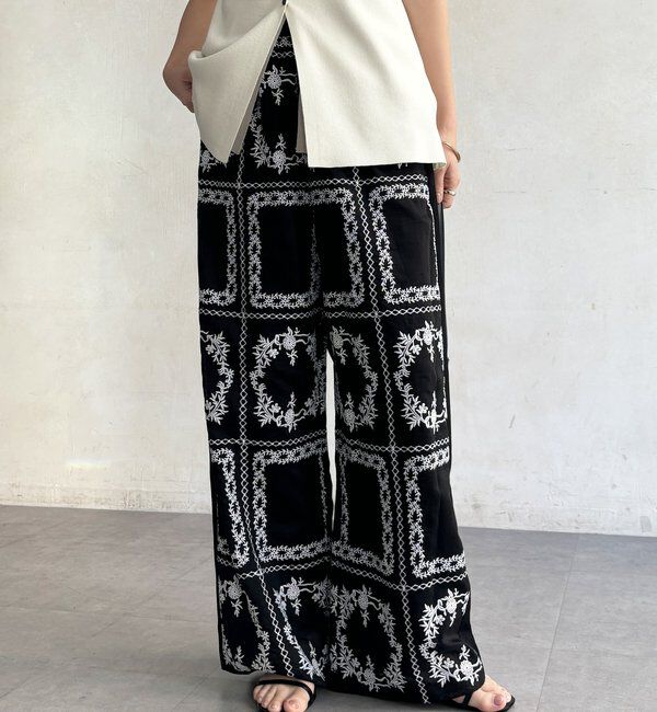  「【WEB限定】エンブロイダリーパンツ」|チノ|