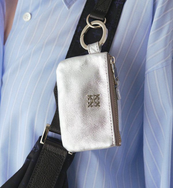  「カラビナ付き ソフトレザーマルチケース」|その他|シルバー