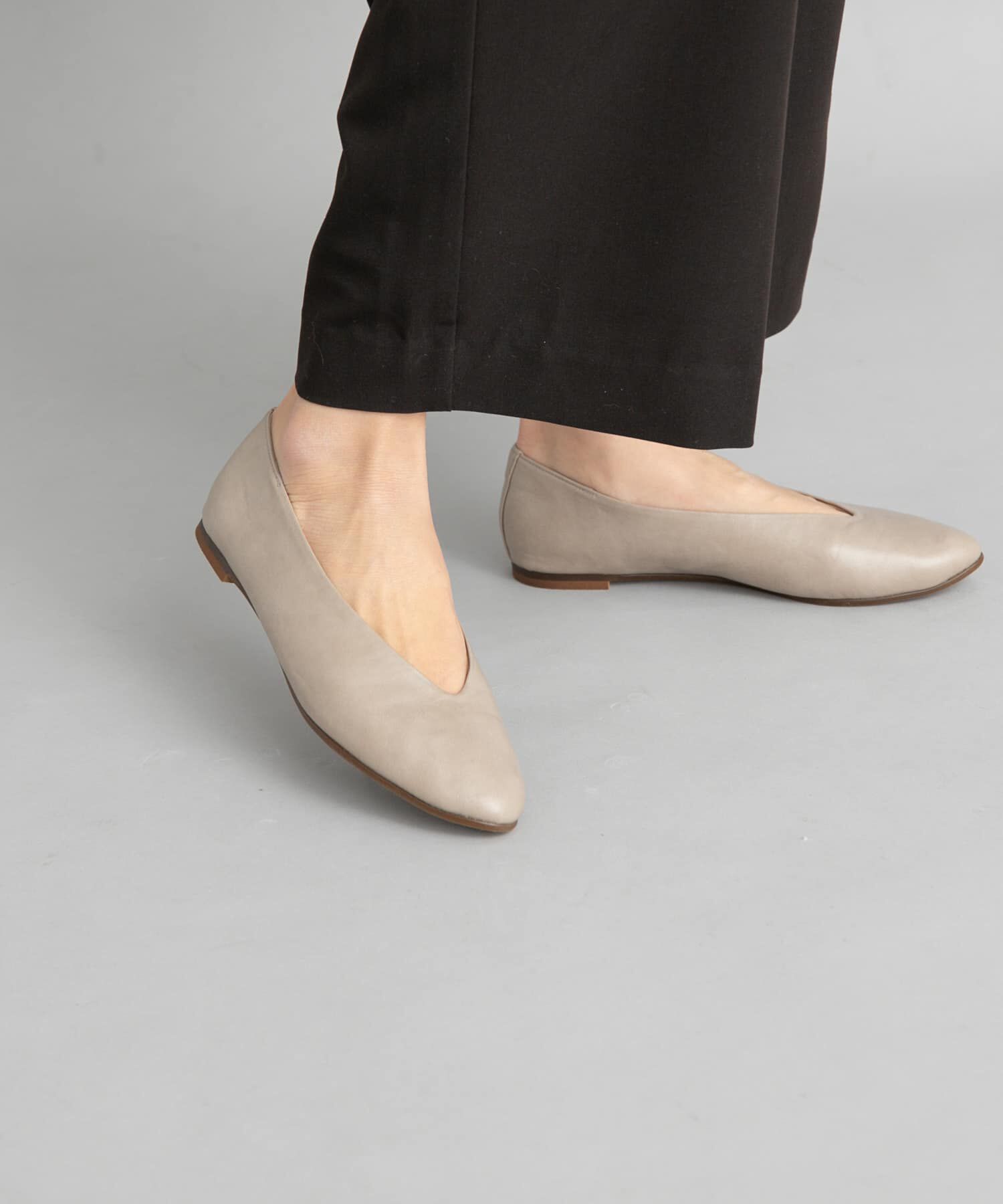 URBAN RESEARCH DOORS「Vカットパンプス」|パンプス|