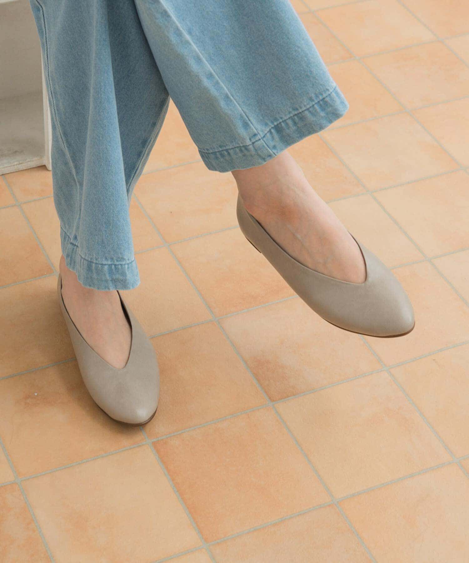 URBAN RESEARCH DOORS「Vカットパンプス」|パンプス|