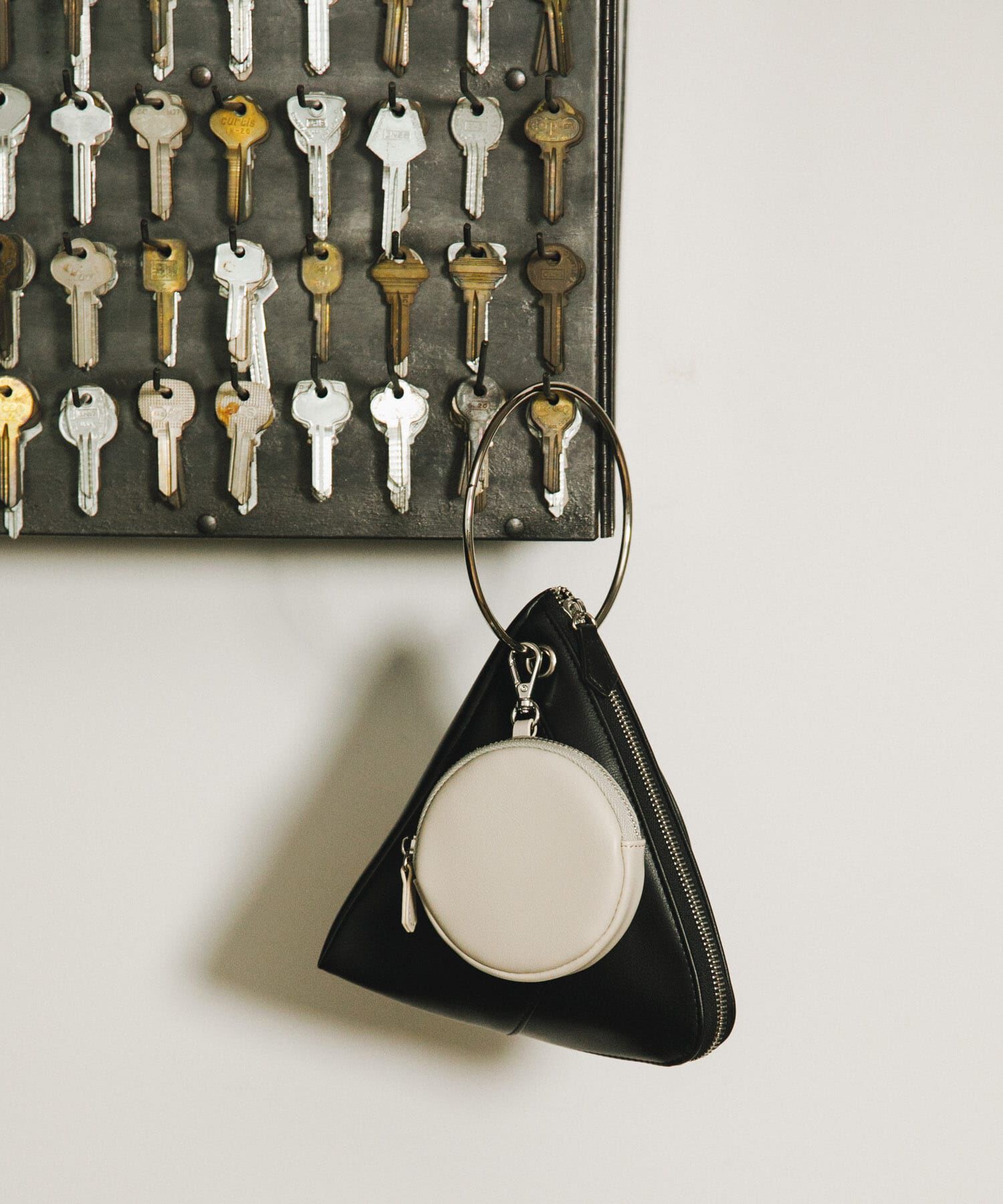 SENSE OF PLACE by URBAN RESEARCH「フープハンドルバッグ」|ハンドバッグ|ブラック