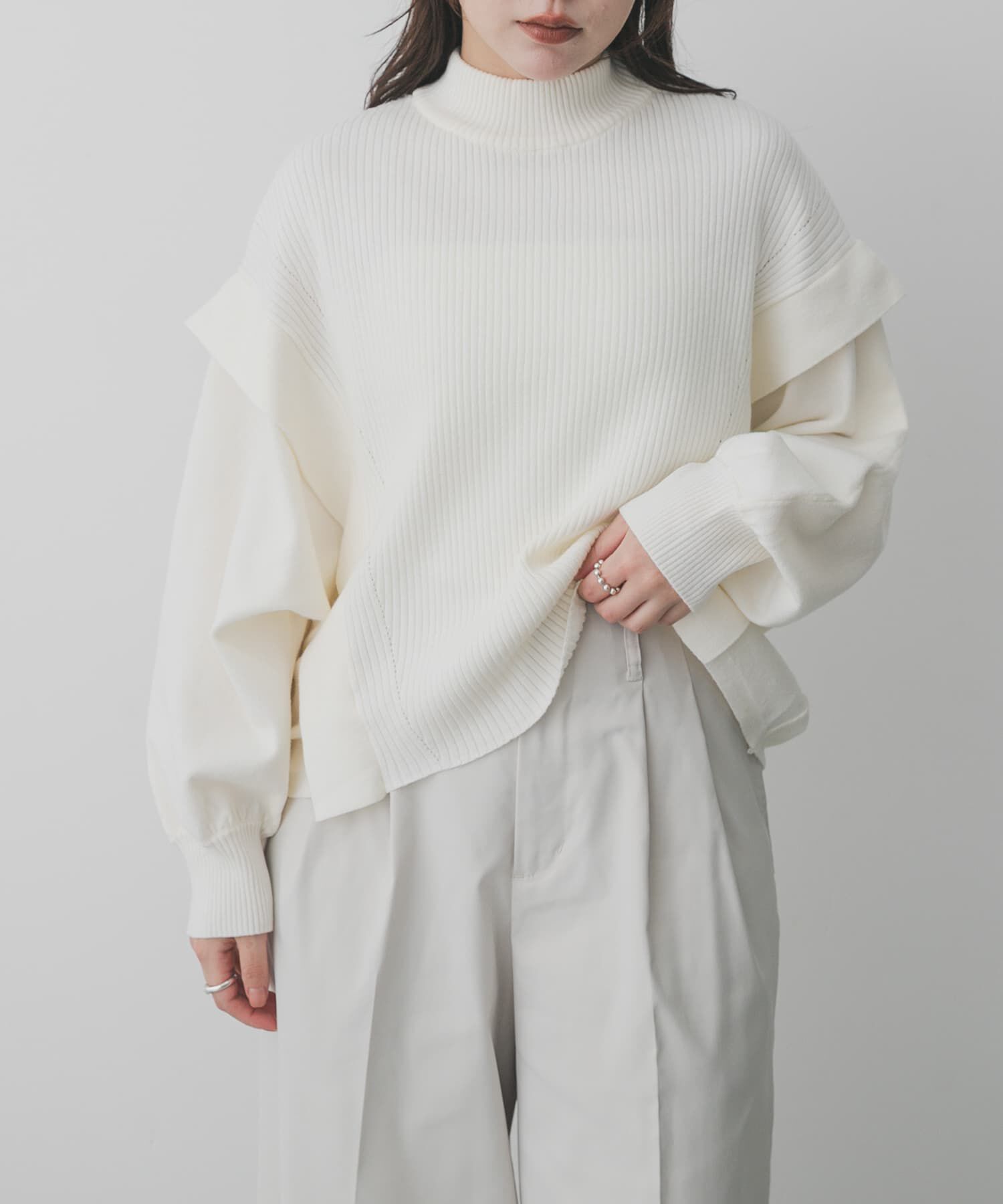 SENSE OF PLACE by URBAN RESEARCH「『一部WEB限定カラー』ストレッチショルダータックセーター」|ニット・セーター|オフホワイト