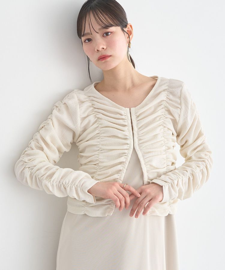 earth music&ecology「フロントホックシャーリングトップス」|カーディガン|Ivory