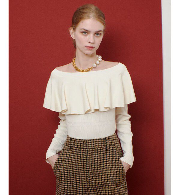 LOULOU WILLOUGHBY「【LOULOU WILLOUGHBY】ラッフルオフショルプルオーバー」|ニット・セーター|オフホワイト