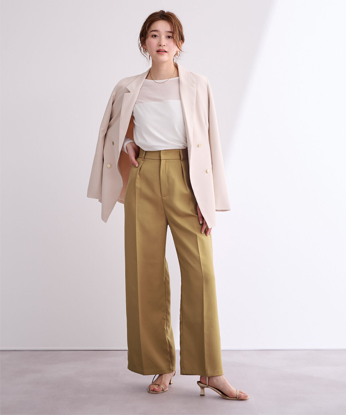 ur's「ワンタックカラーワイドパンツ」|スラックス|