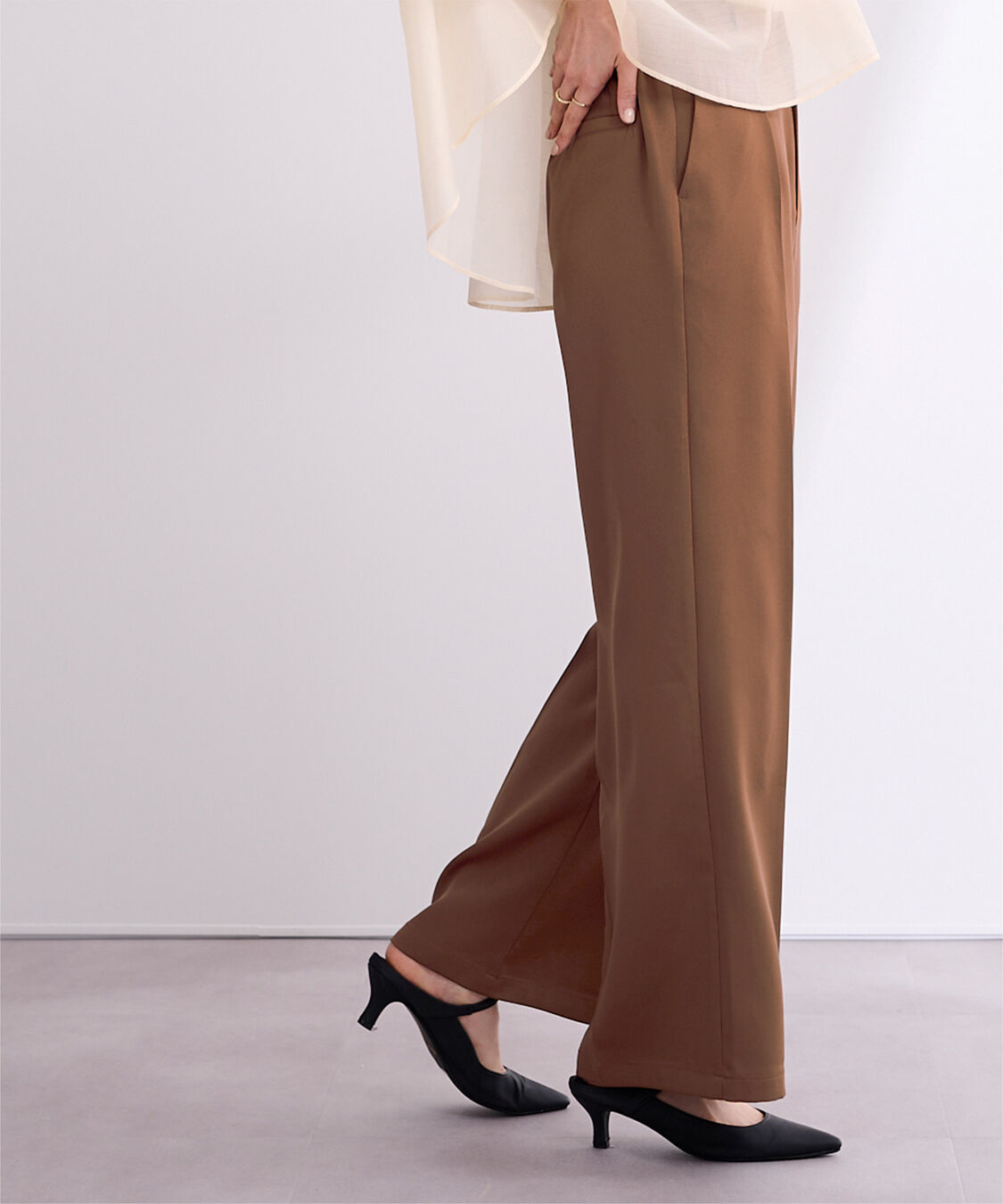 ur's「ワンタックカラーワイドパンツ」|スラックス|