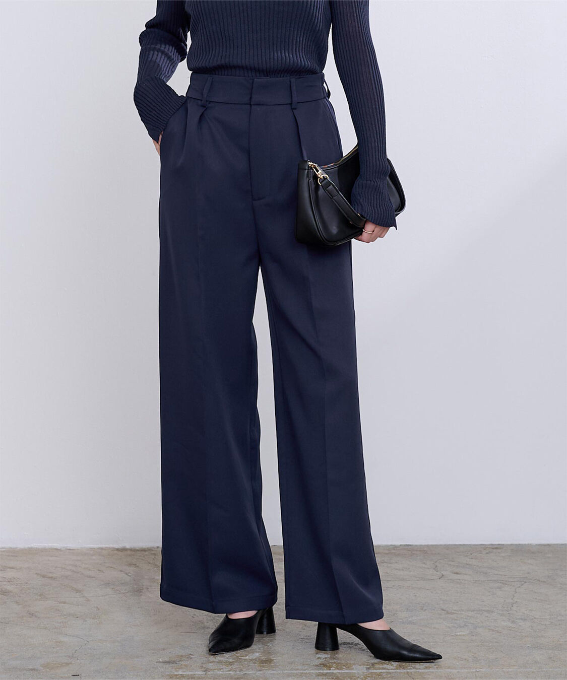 ur's「ワンタックカラーワイドパンツ」|スラックス|ネイビー