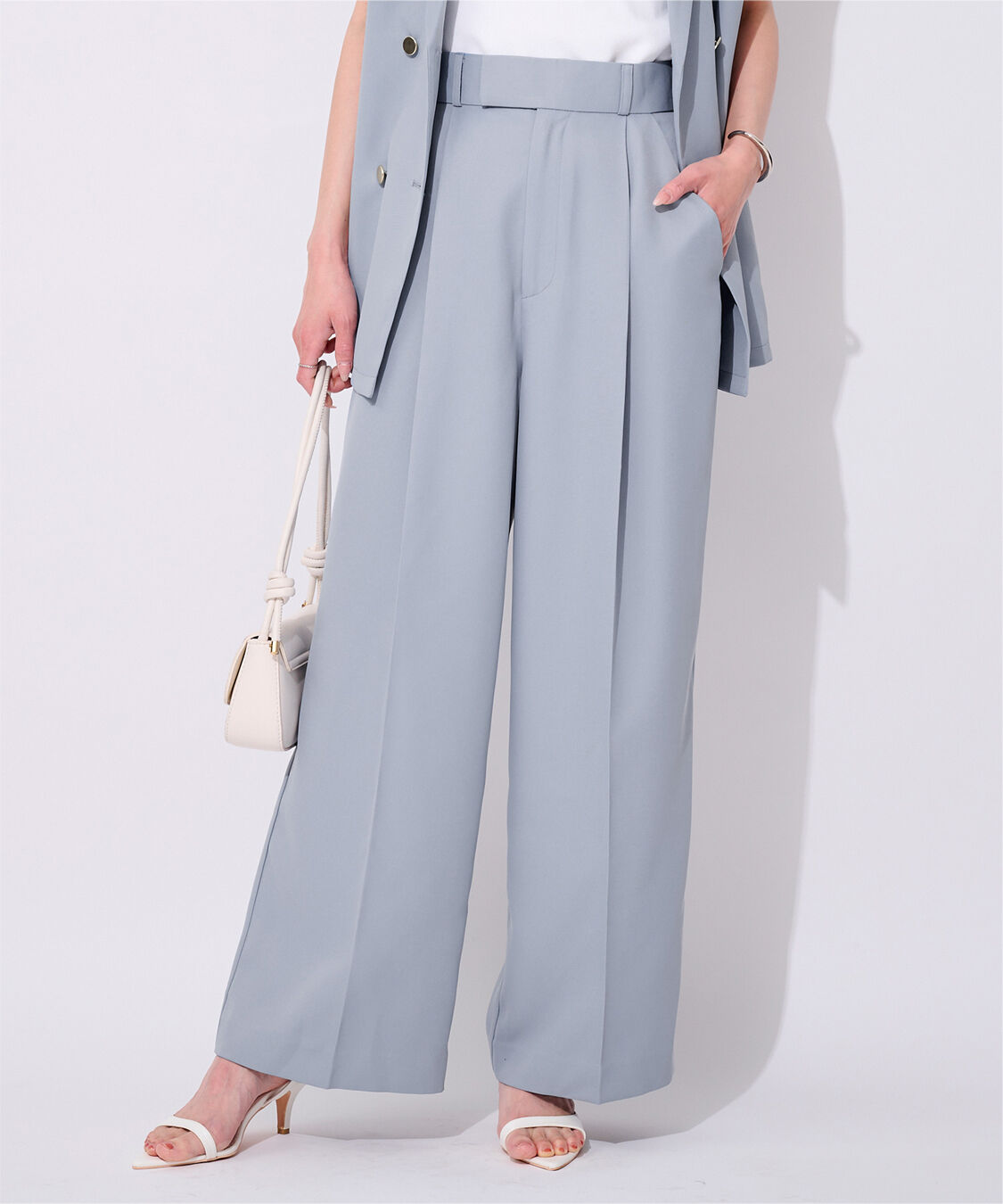 ur's「美シルエットワンタックワイドパンツ」|スラックス|ブルー