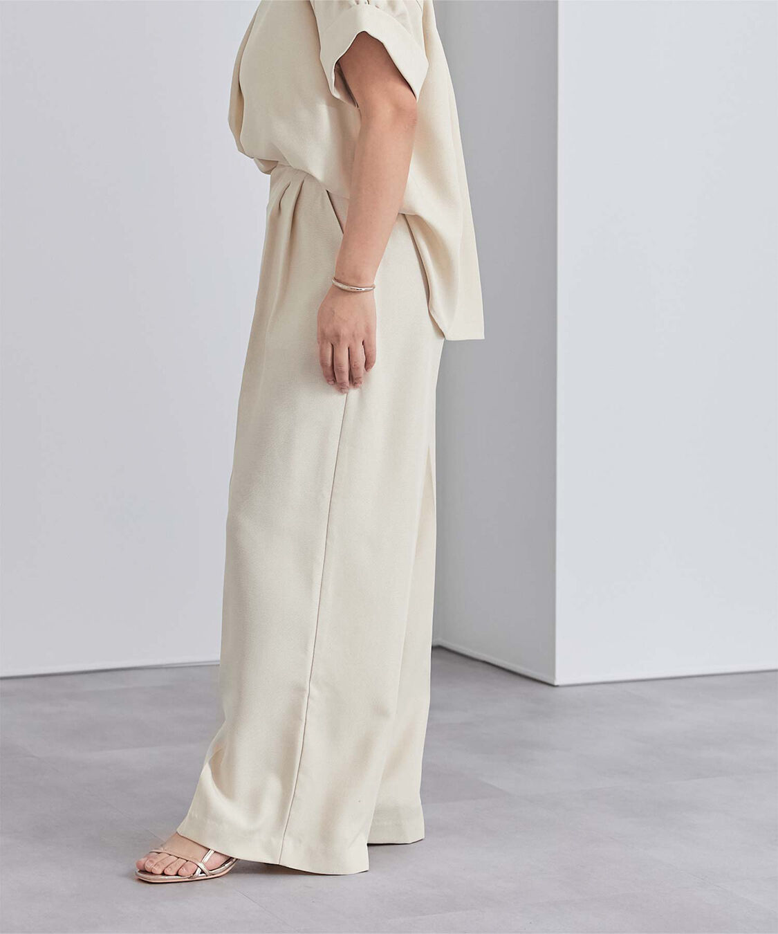 ur's「リネンライクサイドベルトデザインタックワイドパンツ」|スラックス|