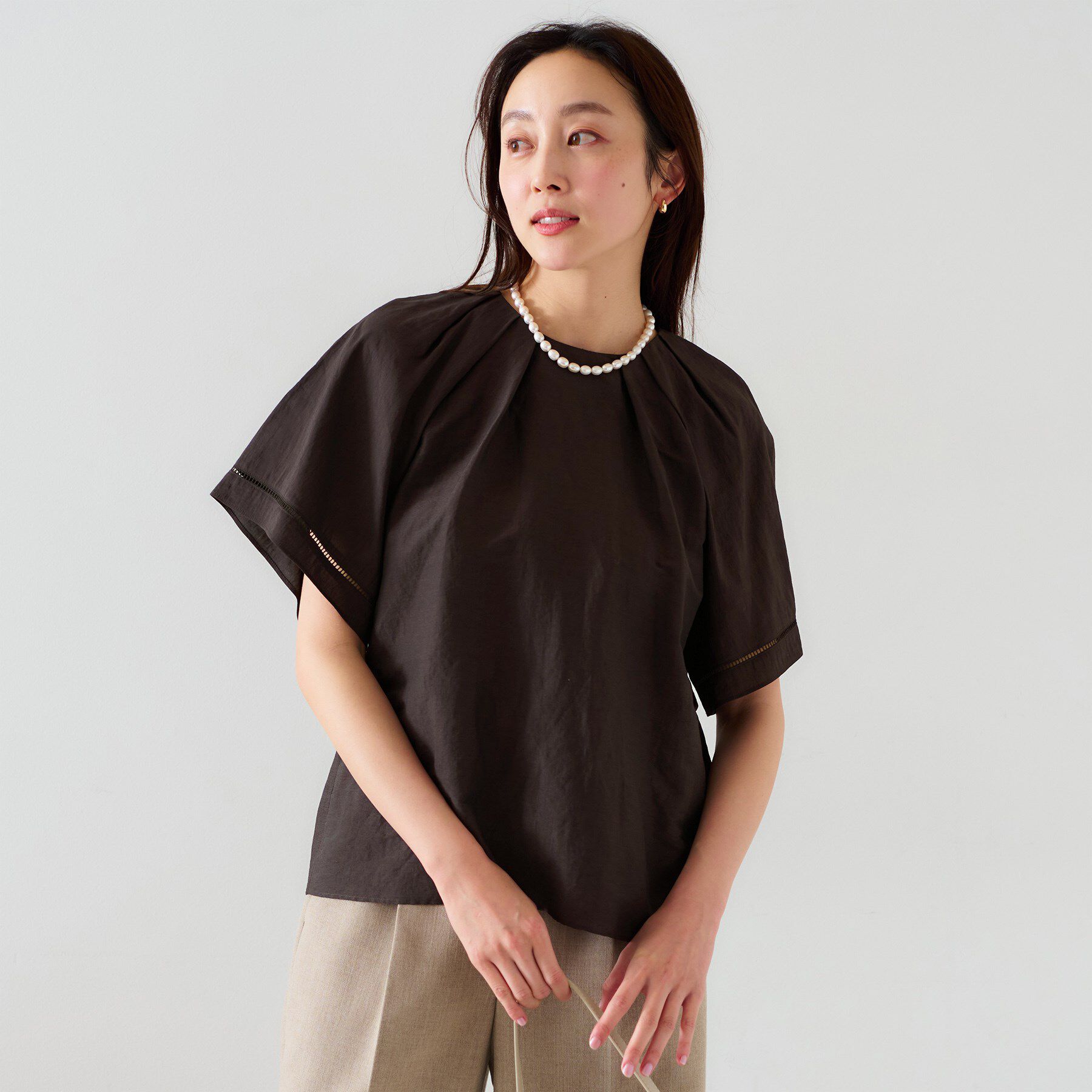 UNTITLED「【セットアップ可能】リネン混 タックブラウス」|シャツ・ブラウス|ブラウン(044)