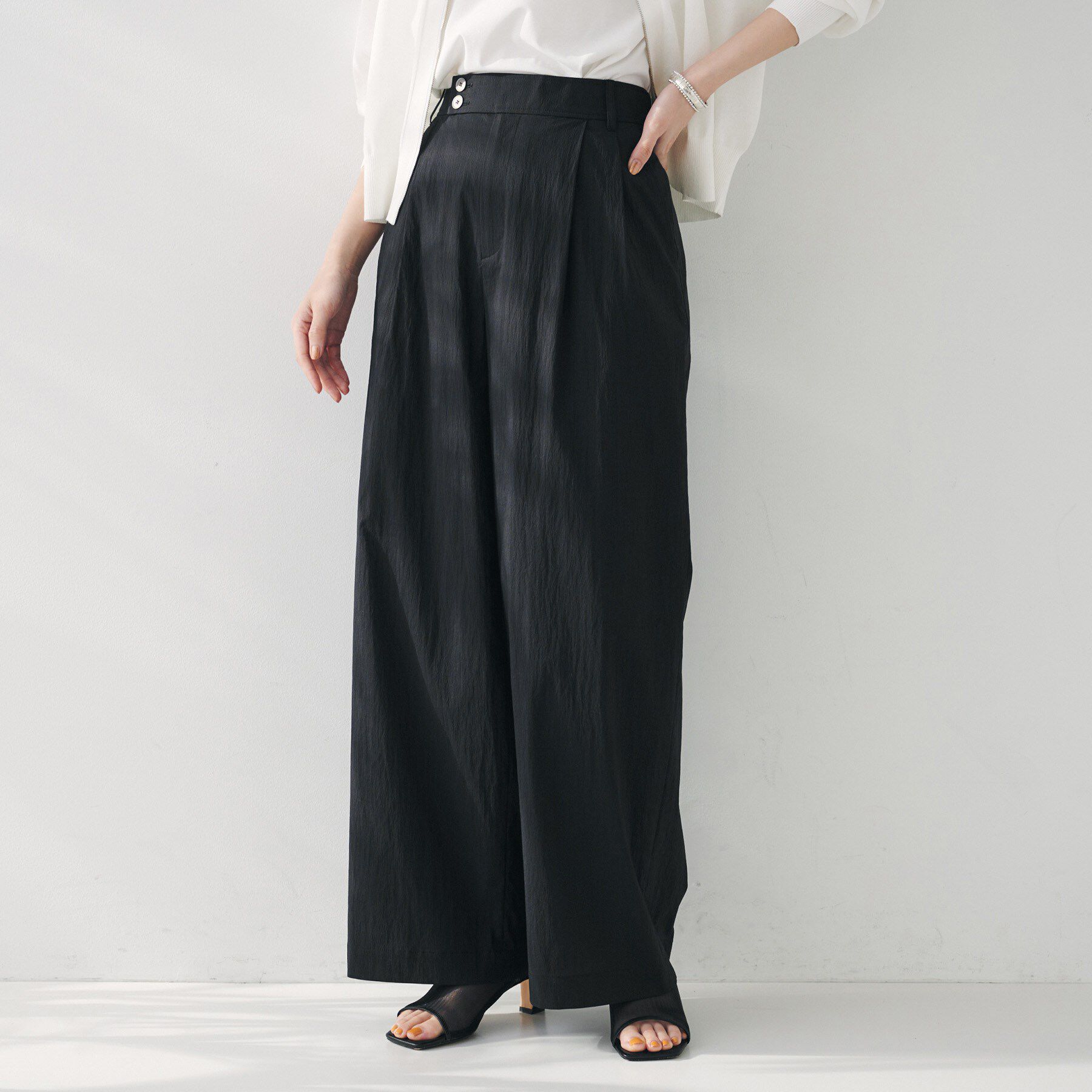 UNTITLED「【後ろウエストゴム/洗える】2タックワイドパンツ」|その他|ブラック(019)