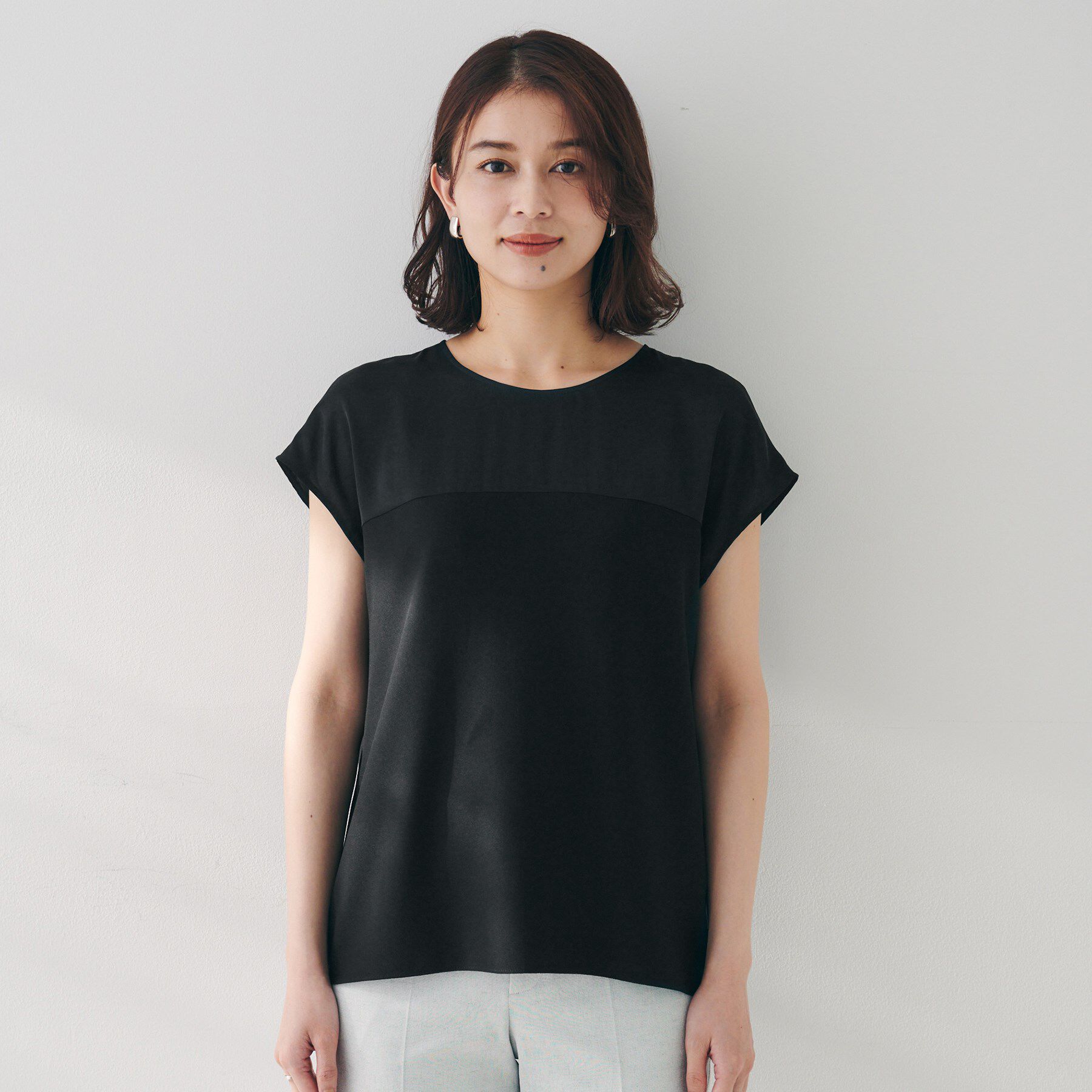 UNTITLED「【UVカット/接触冷感/きれいめ/ストレッチ性】サテンドッキングブラウス」|シャツ・ブラウス|