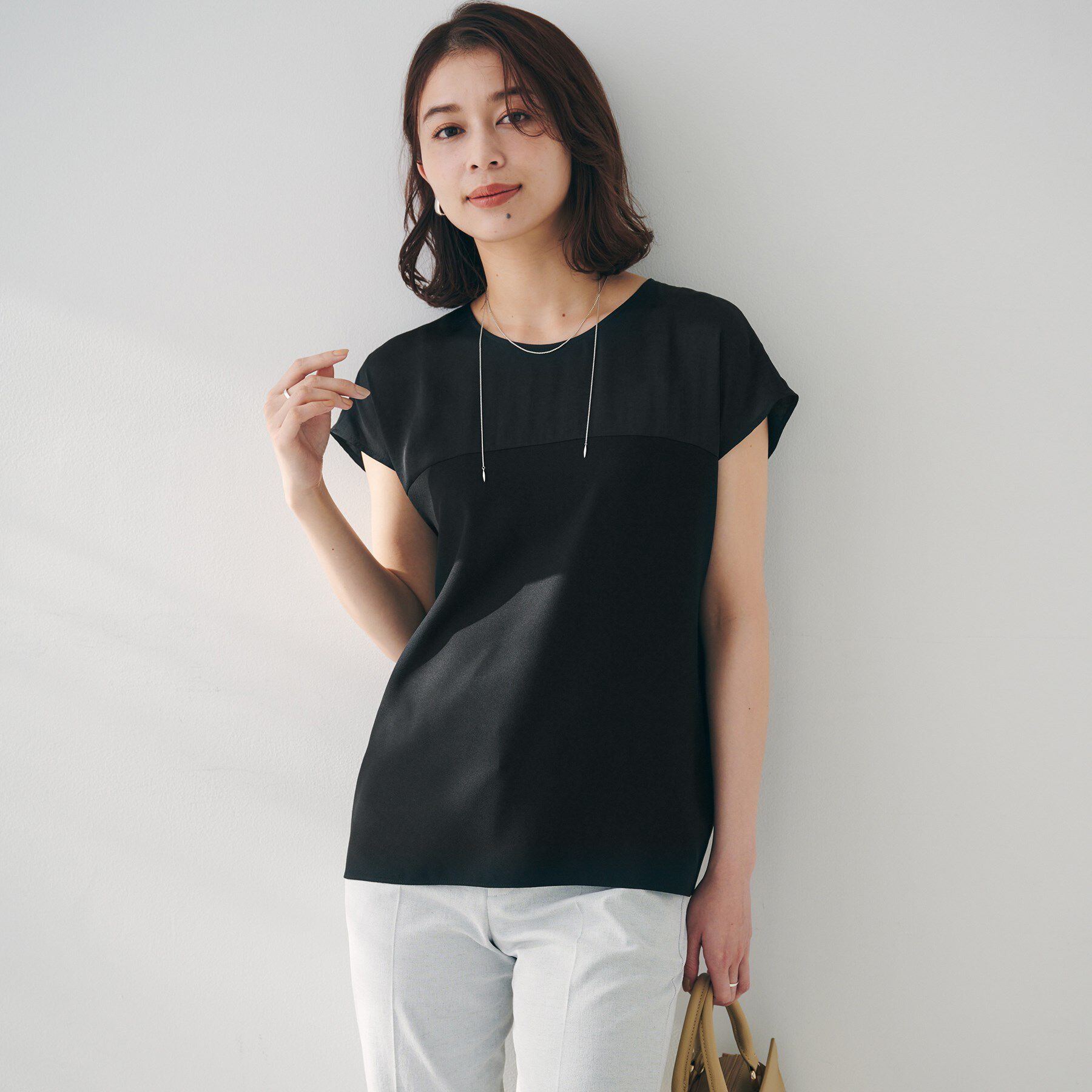 UNTITLED「【UVカット/接触冷感/きれいめ/ストレッチ性】サテンドッキングブラウス」|シャツ・ブラウス|