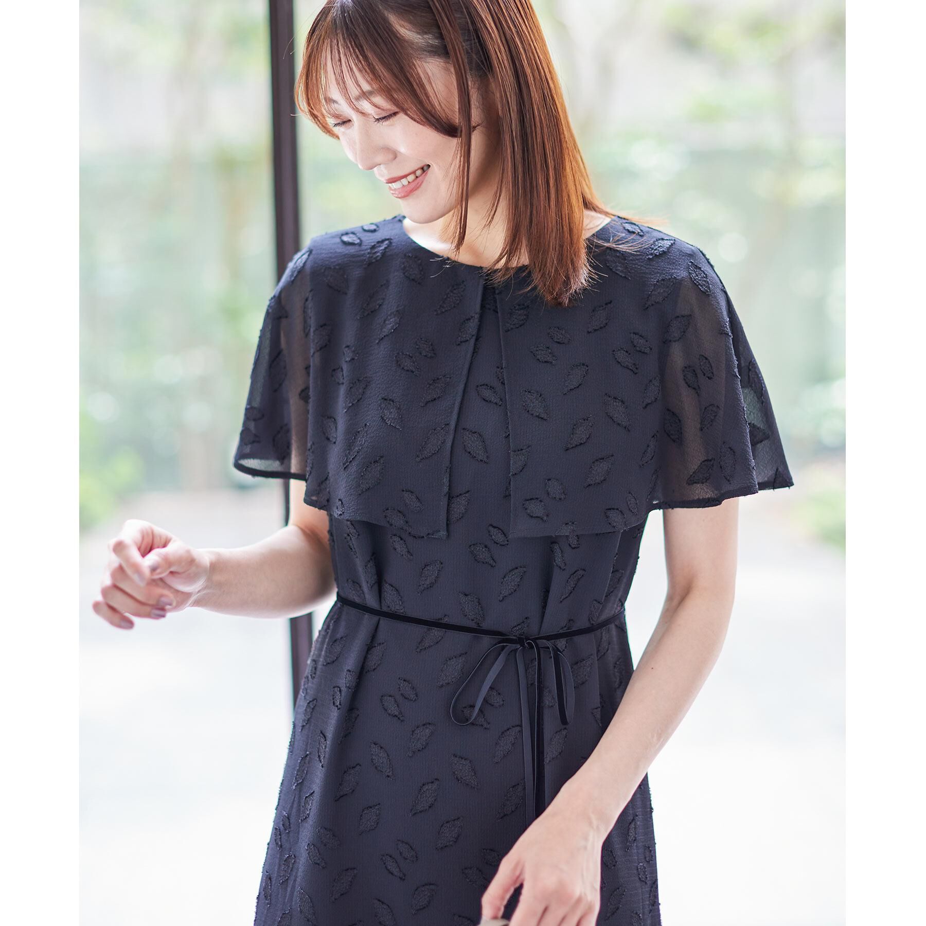 Reflect「【撥水／二の腕カバー／付属リボン付き】ケープデザインノースリーブワンピース」|ワンピース|