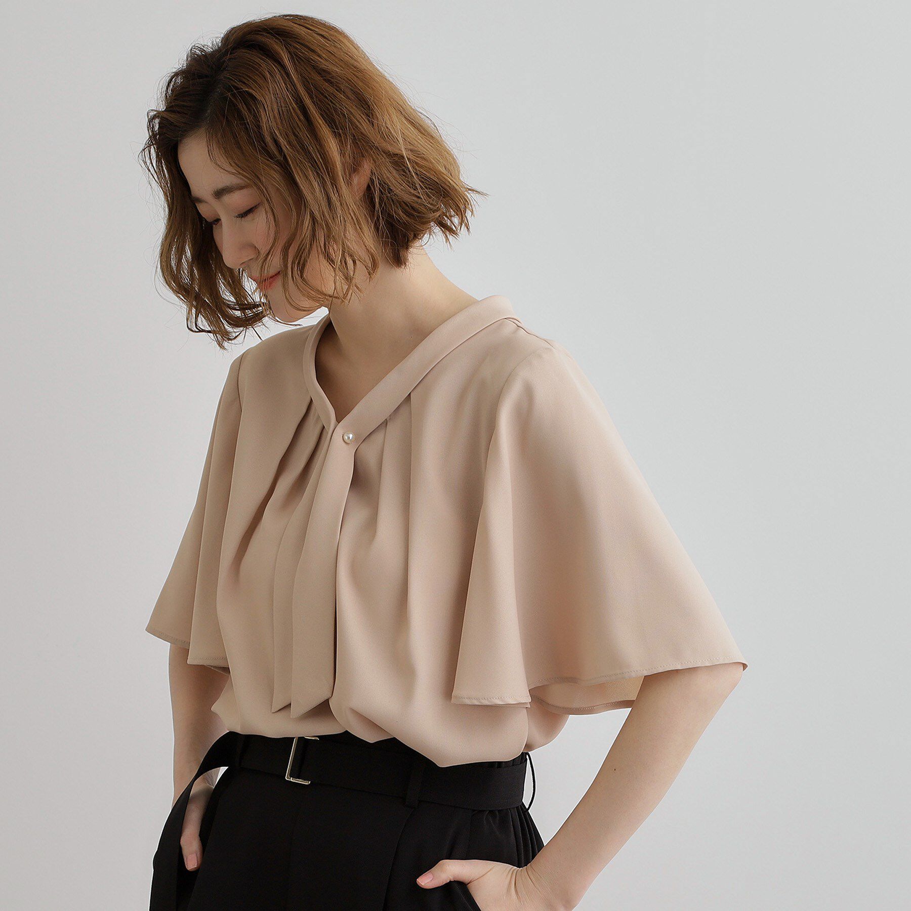 grove「【華やか】パール調ピン付きボウタイブラウス」|シャツ・ブラウス|