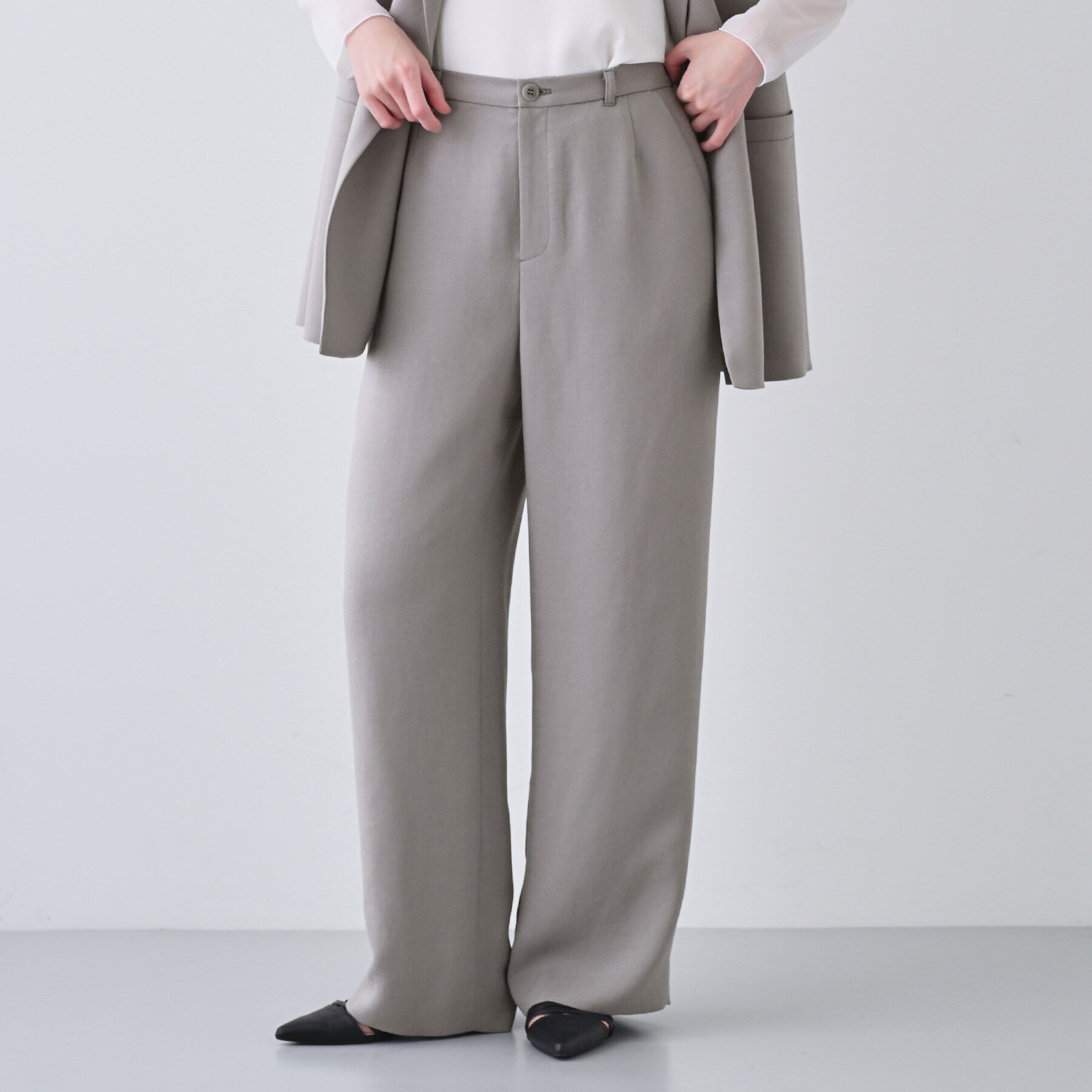 INDIVI「【日本製／トリアセテート】ストレートラインパンツ」|その他|チャコールグレー(0