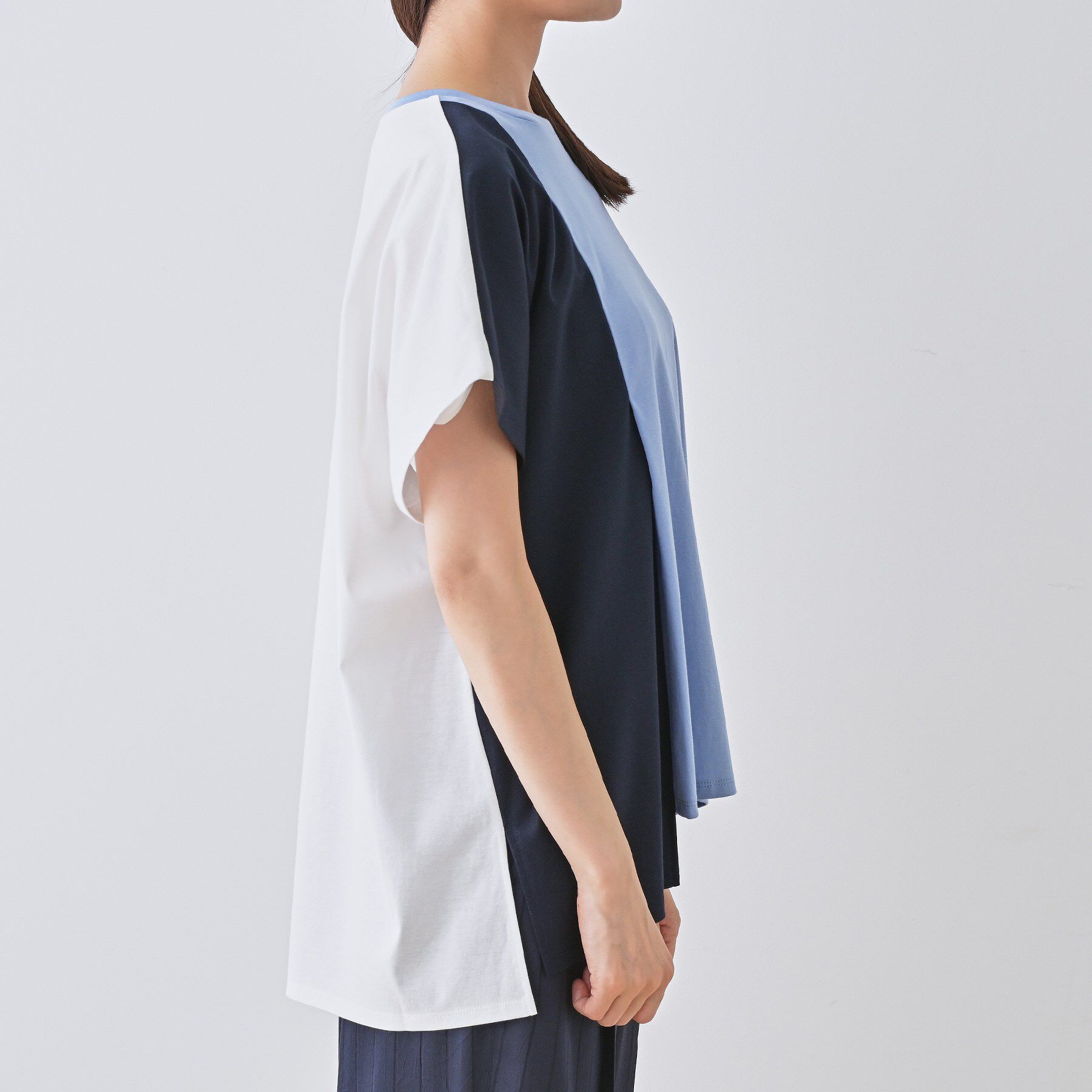 INDIVI「【洗える／汗ジミ防止】バイカラー＆アシメヘム Tシャツ」|Tシャツ・カットソー|