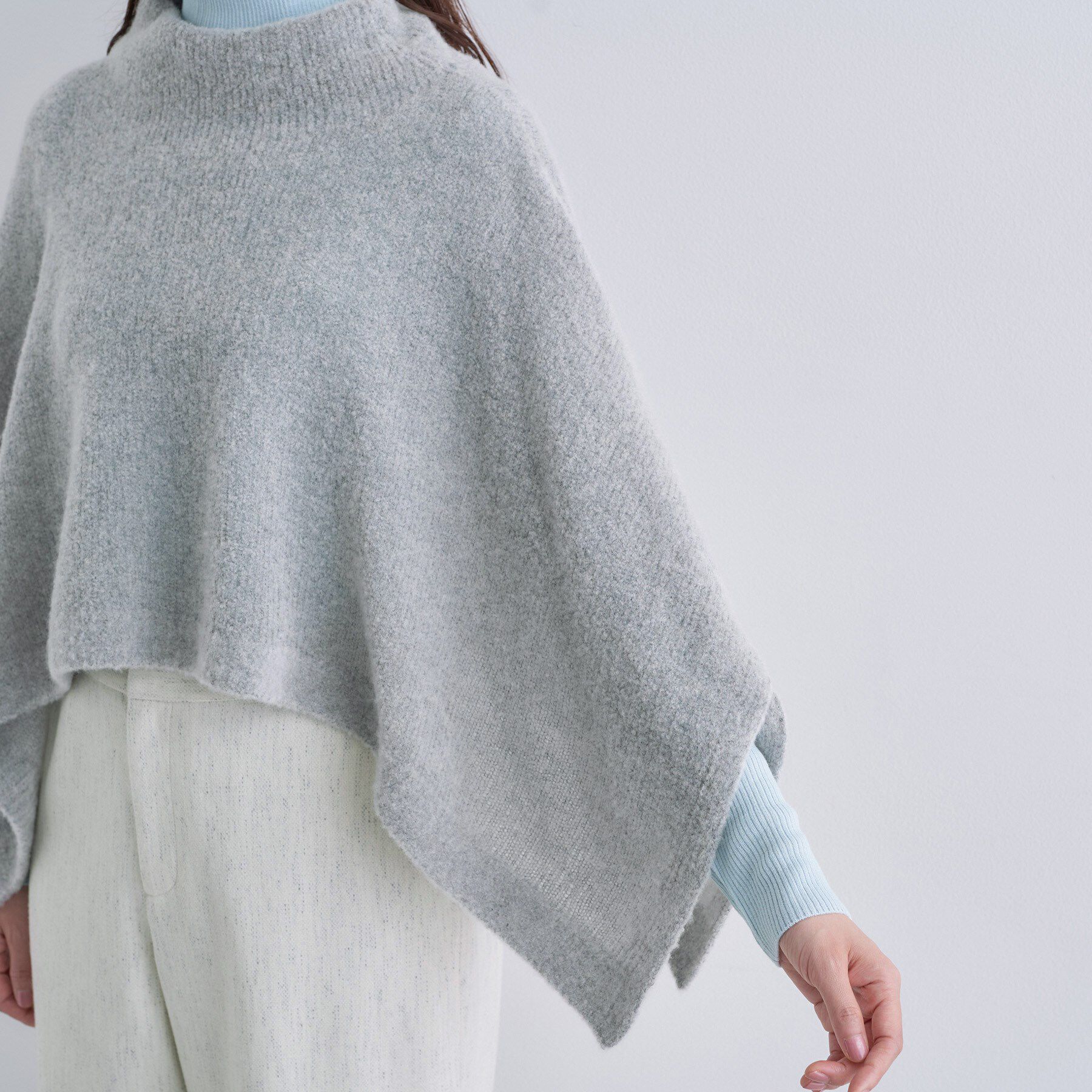 INDIVI「【エアリー素材】ブークレケープポンチョ」|ニット・セーター|