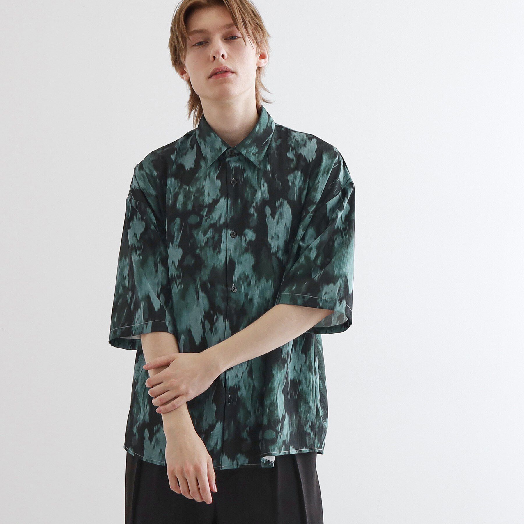 tk.TAKEO KIKUCHI「楊柳ブラープリントシャツ」|シャツ・ブラウス|ブラック(419)