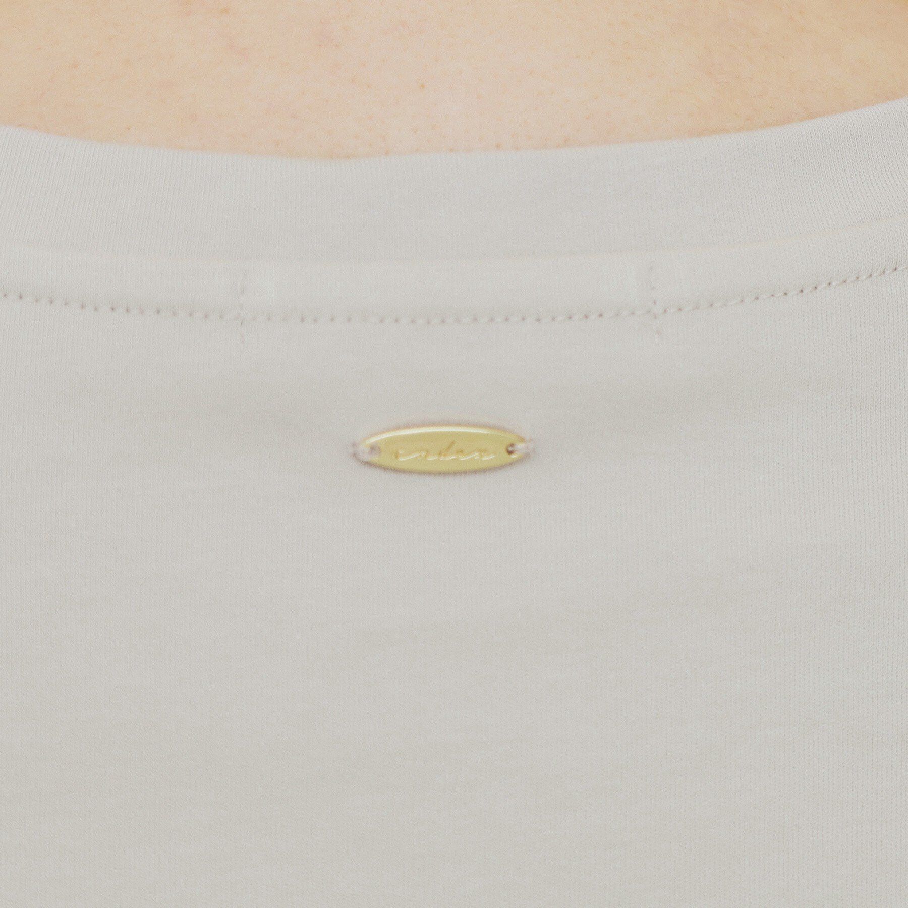 index「エンブレム刺繍Tシャツ【UV/接触冷感/洗濯機洗い可】」|Tシャツ・カットソー|