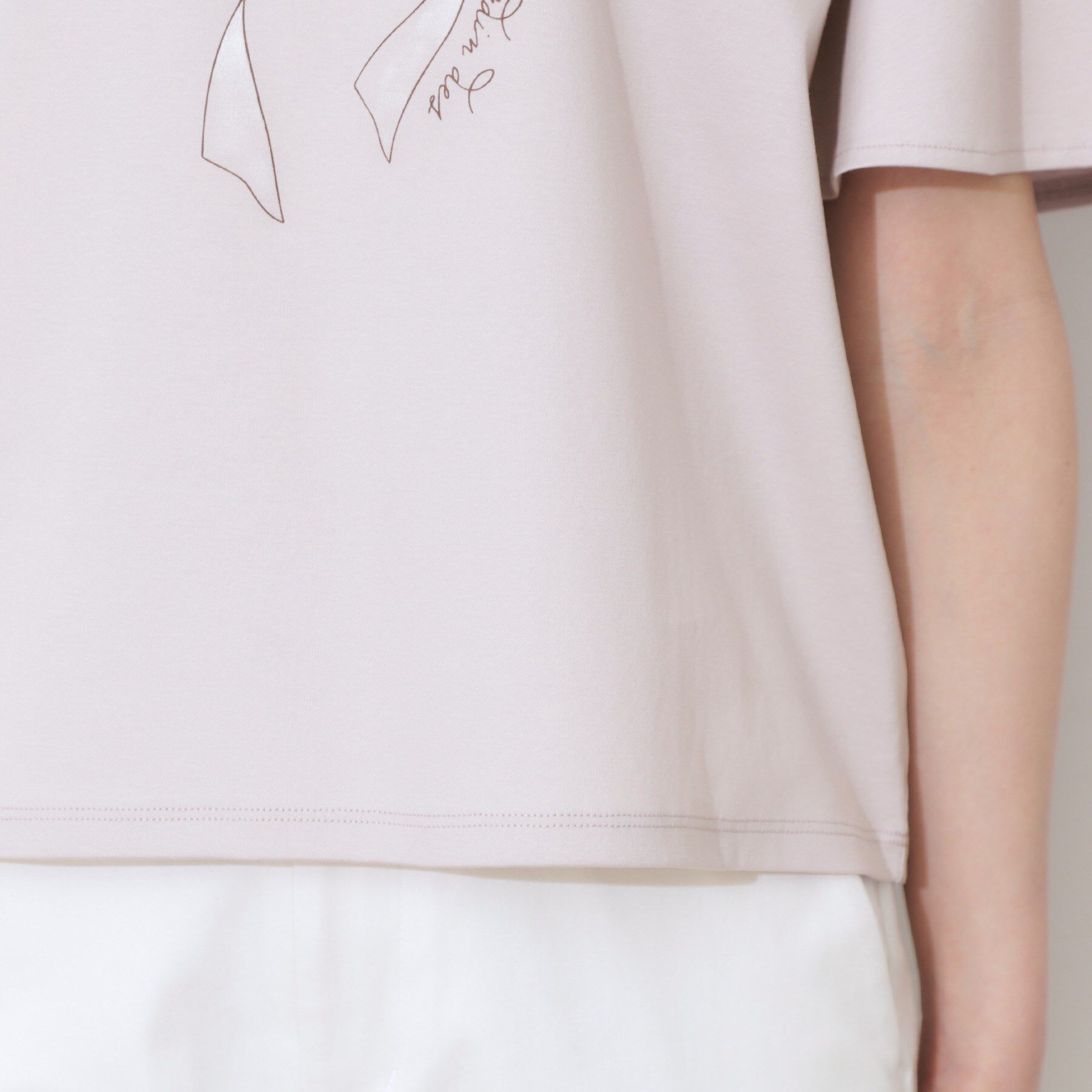 Couture broach「【マシンウォッシャブル・接触冷感・UV機能】60リボンロゴプリント フレアーT」|Tシャツ・カットソー|