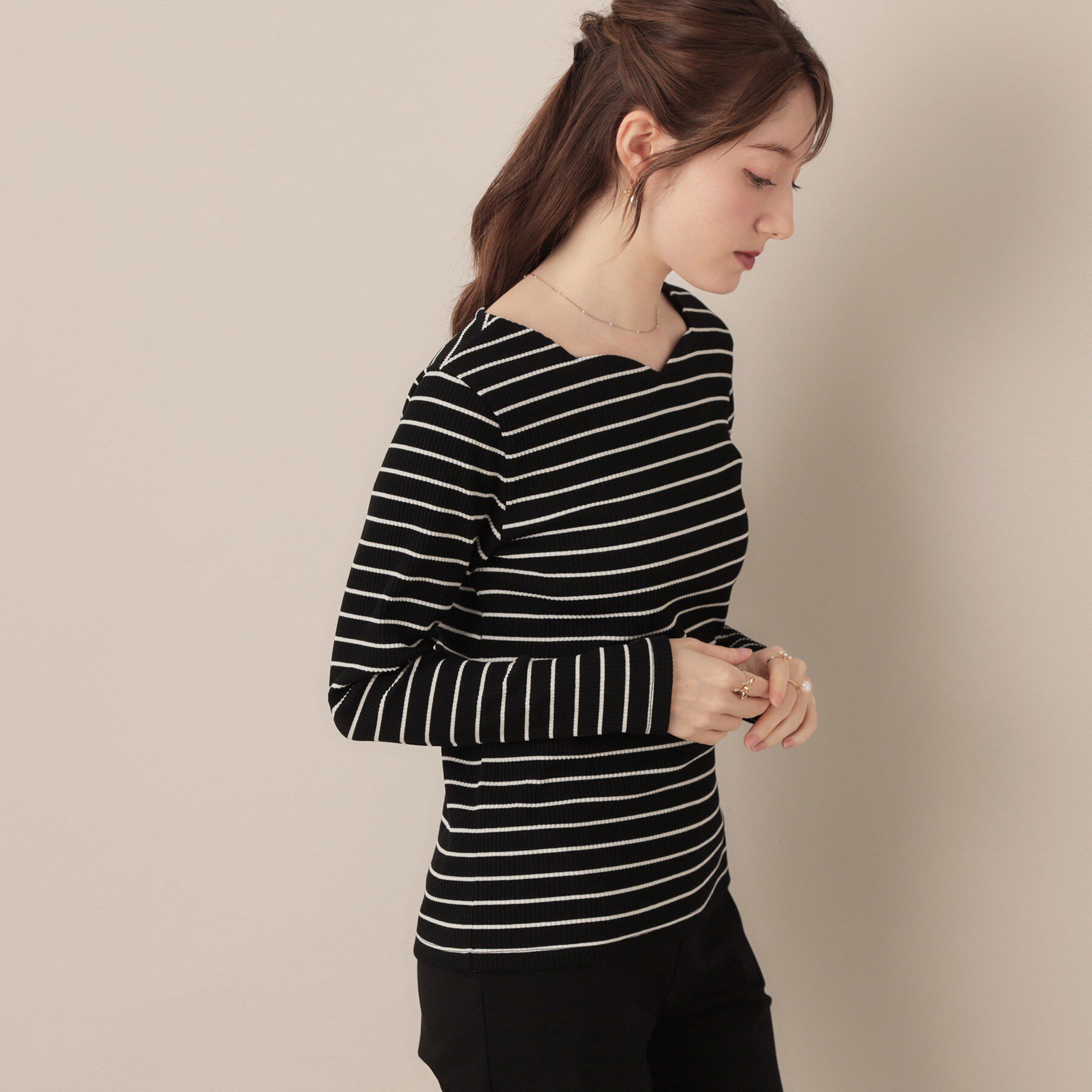 Couture broach「【マシンウォッシャブル・通勤・大人可愛い】ハートネックテレコプルオーバー」|Tシャツ・カットソー|