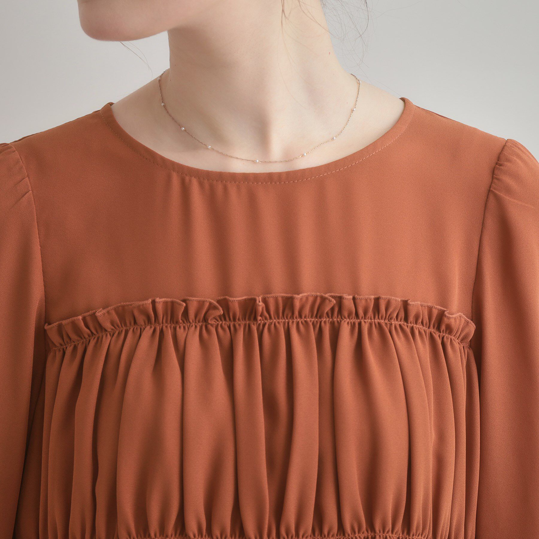 Couture broach「【マシンウォッシャブル・きれいめ・通勤】シャーリングチュニックブラウス」|シャツ・ブラウス|