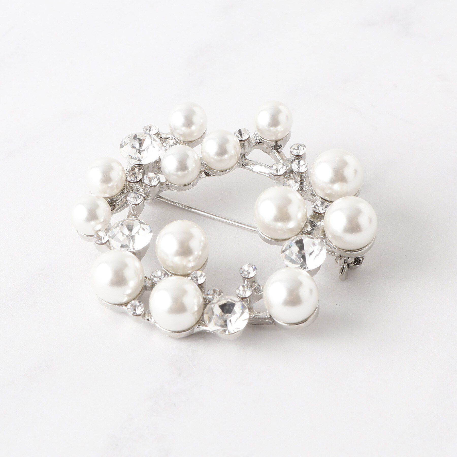 SHOO･LA･RUE「【セレモニー】ビジュー使いがエレガント アソートブローチ」|ブローチ・コサージュ|シルバー(106)