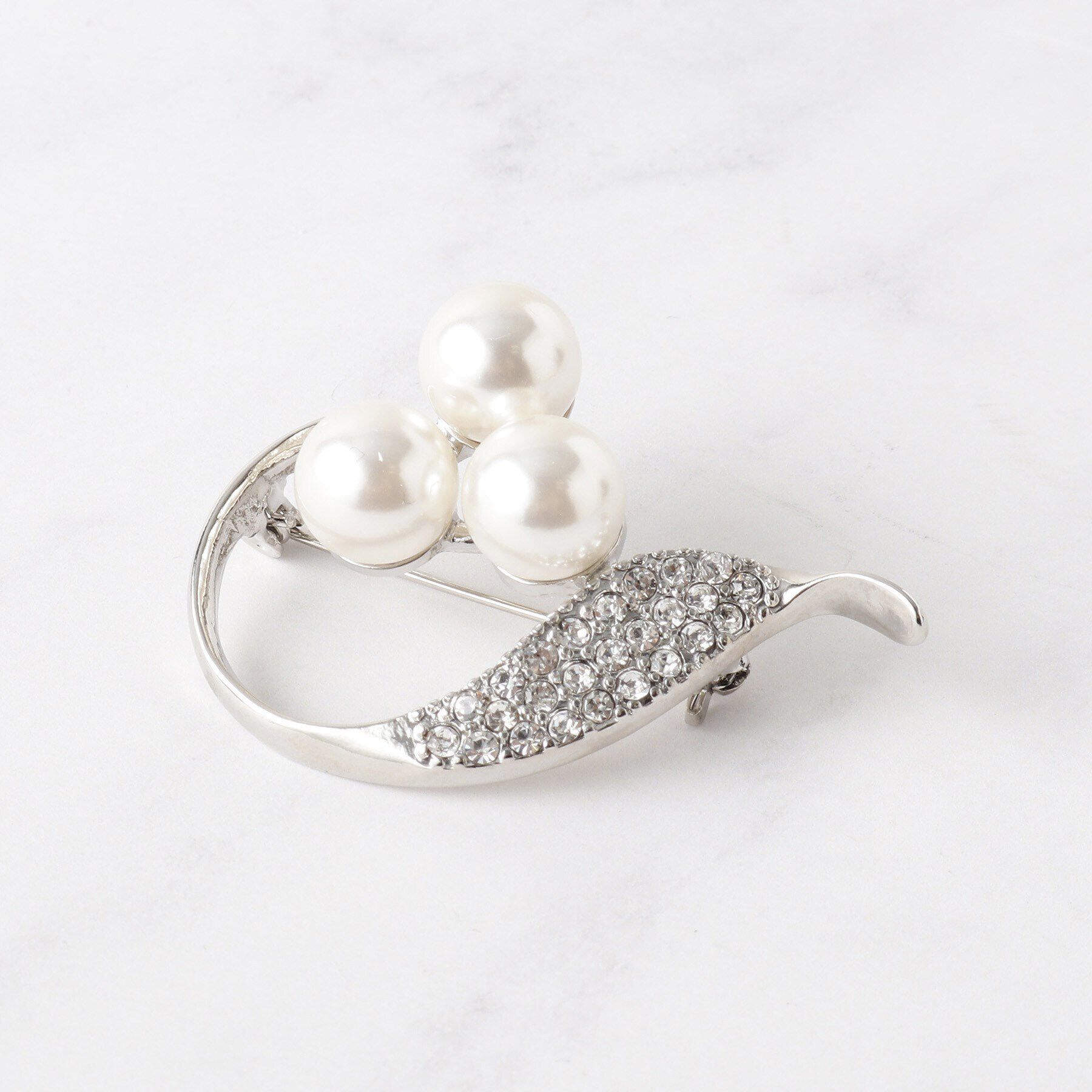 SHOO･LA･RUE「【セレモニー】ビジュー使いがエレガント アソートブローチ」|ブローチ・コサージュ|シルバー(206)