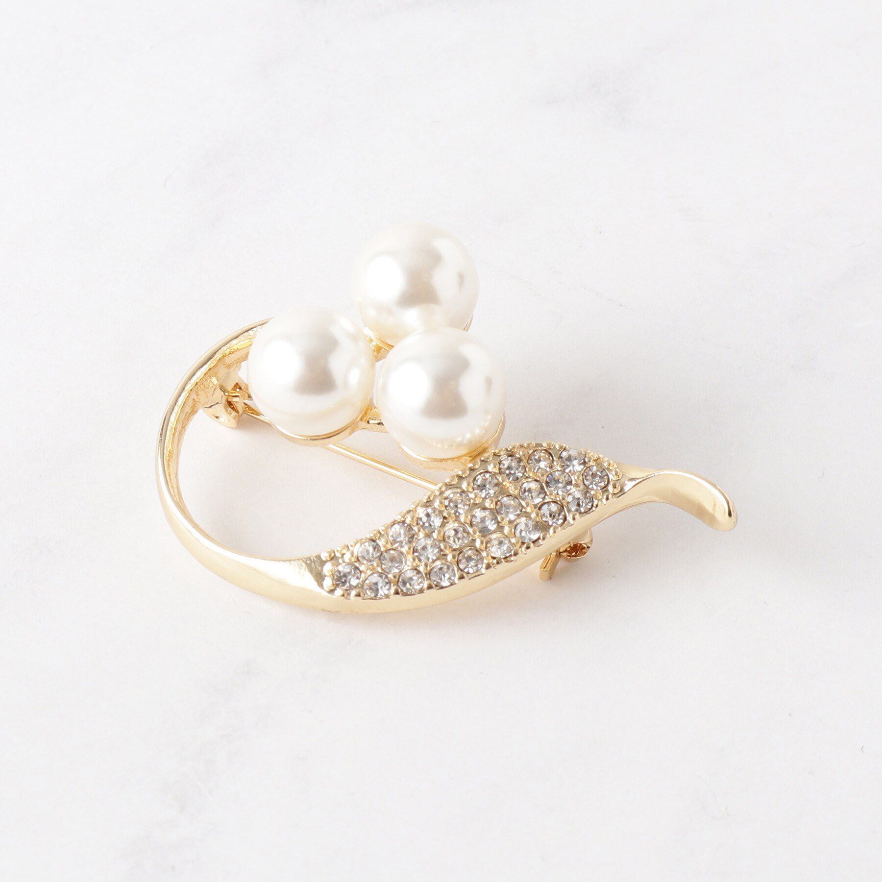 SHOO･LA･RUE「【セレモニー】ビジュー使いがエレガント アソートブローチ」|ブローチ・コサージュ|ゴールド(207)