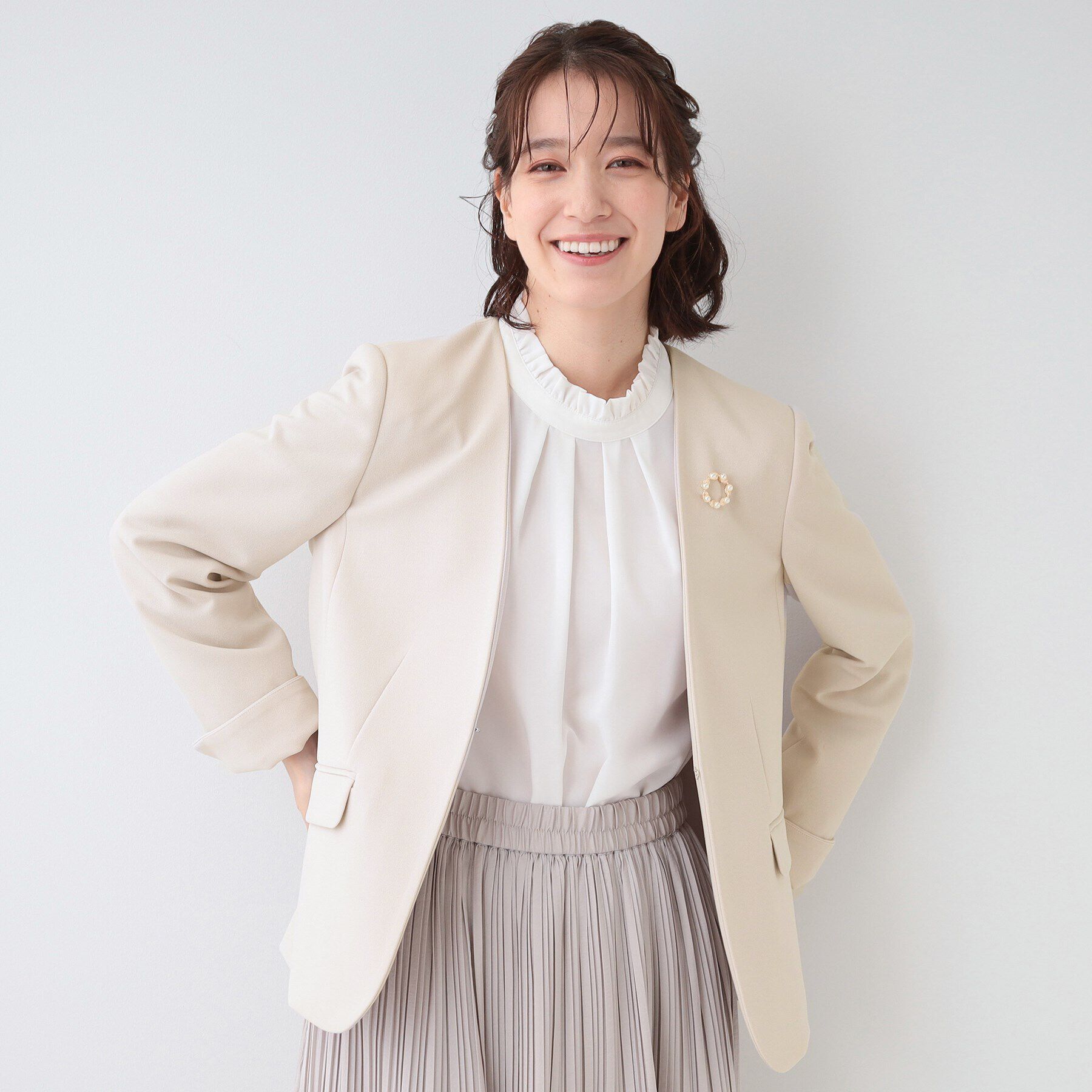 SHOO･LA･RUE「【洗える/S-3L/セットアップ可】セレモニーや通勤に カットジョーゼット Vネックジャケット」|ノーカラージャケット|グレージュ(050)