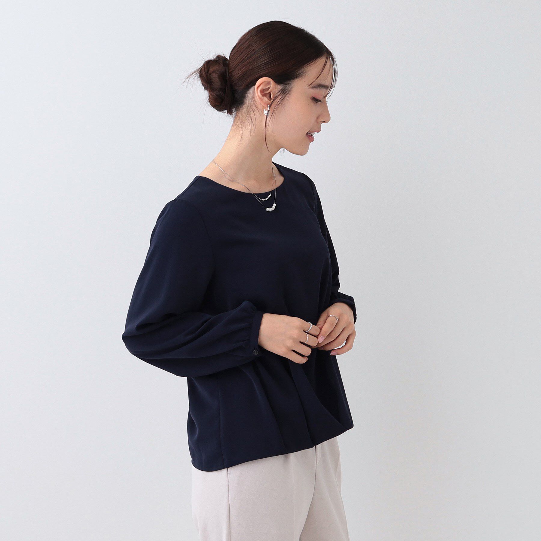 SHOO･LA･RUE「【通勤/セレモニー】さらり軽やか インせず決まる 裾タックブラウス」|シャツ・ブラウス|