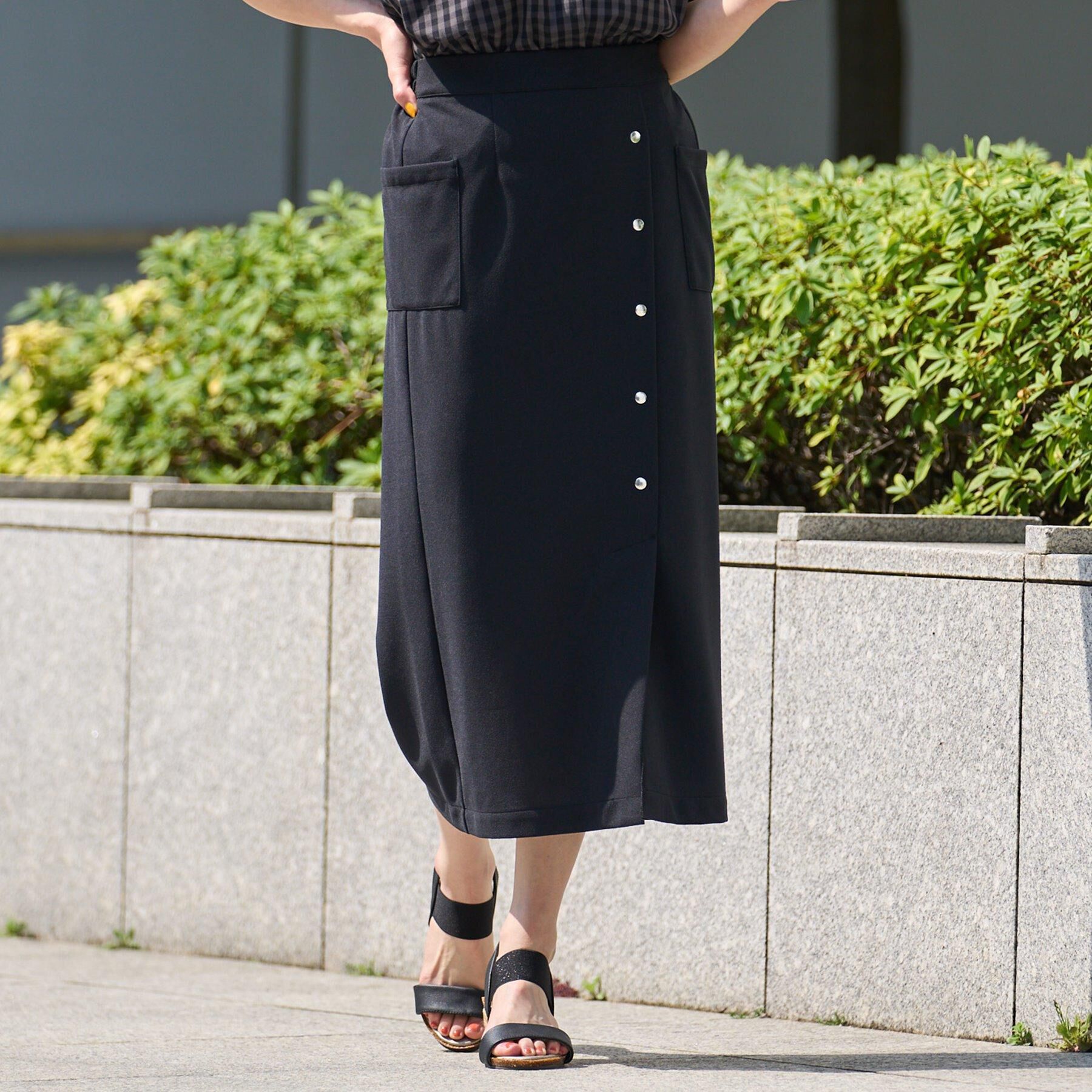 SHOO･LA･RUE「【S-LL】カジュアルにもきれいめにも ドット釦カーゴナロースカート」|スカート|