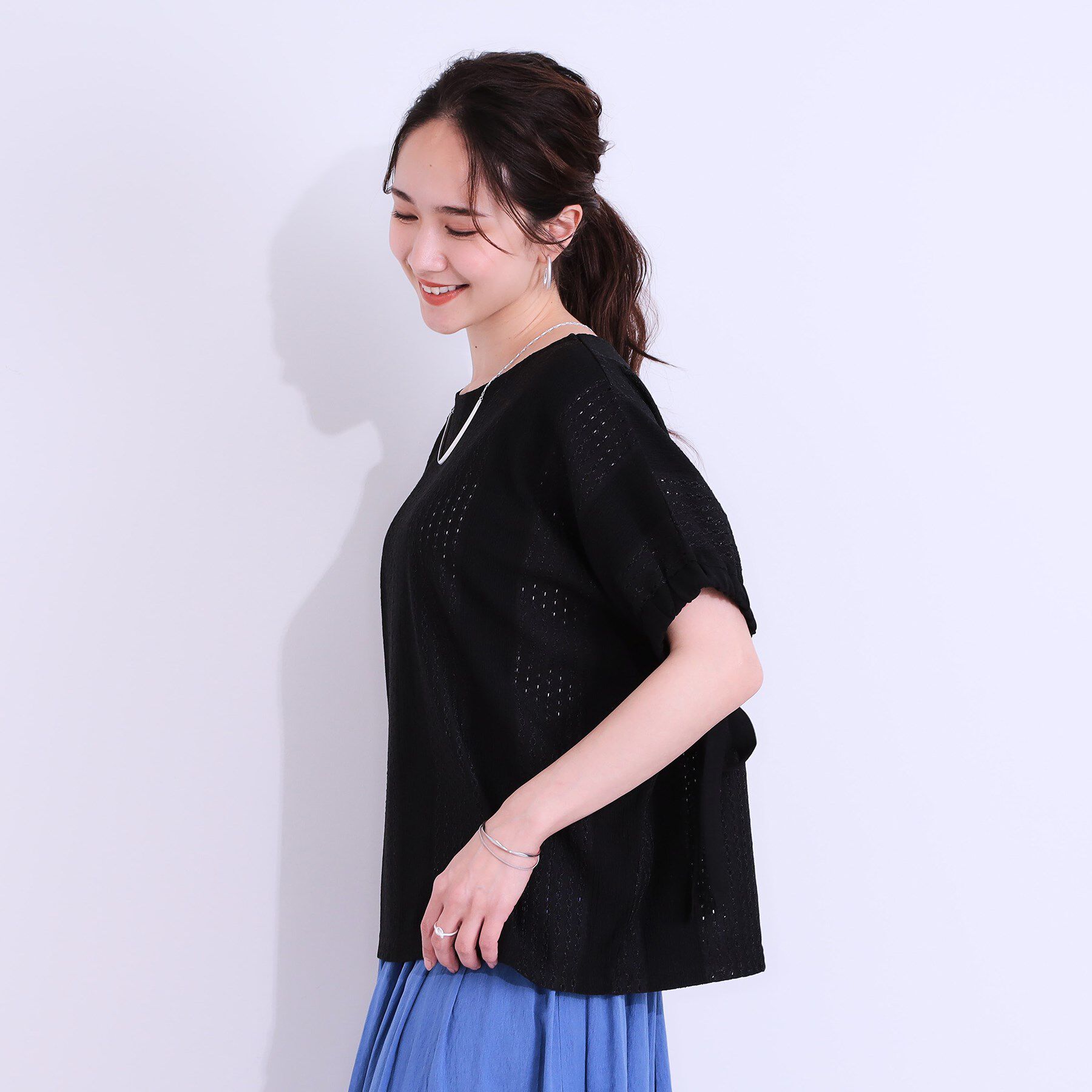 SHOO･LA･RUE「【S-LL/二の腕カバー】お袖ギャザーリボン アイレット刺繍トップス」|シャツ・ブラウス|