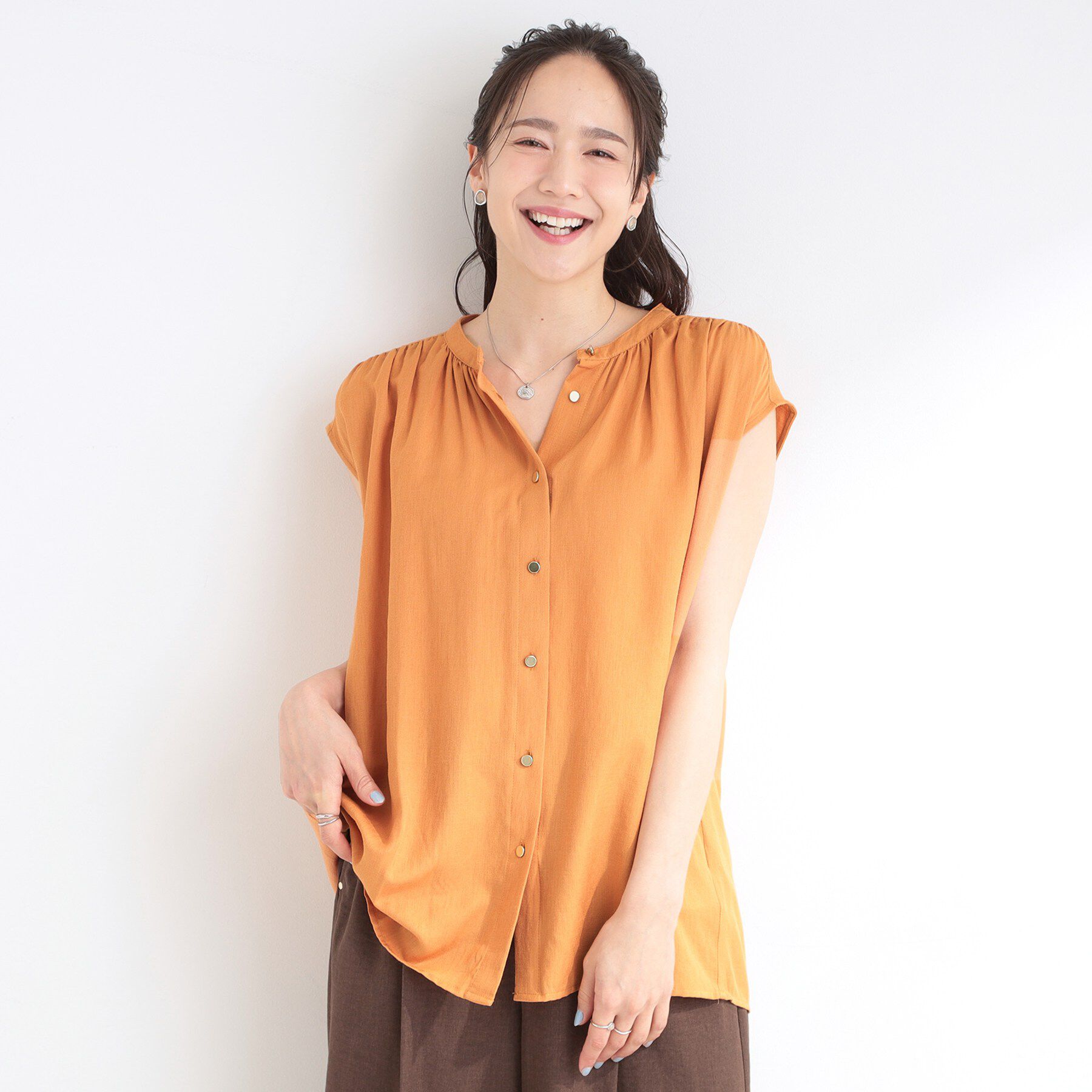 SHOO･LA･RUE「【S-LL/洗濯後しわになりにくい】上品にきれい見え スラブギャザーブラウス」|シャツ・ブラウス|