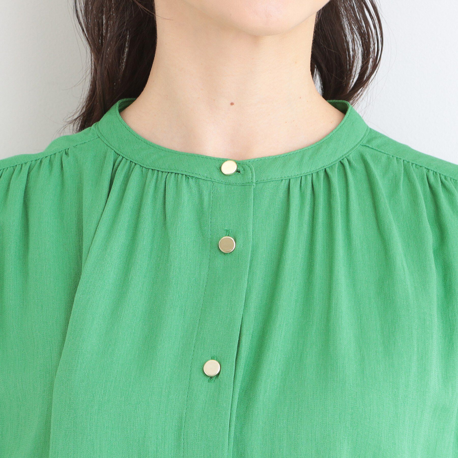 SHOO･LA･RUE「【S-LL/洗濯後しわになりにくい】上品にきれい見え スラブギャザーブラウス」|シャツ・ブラウス|