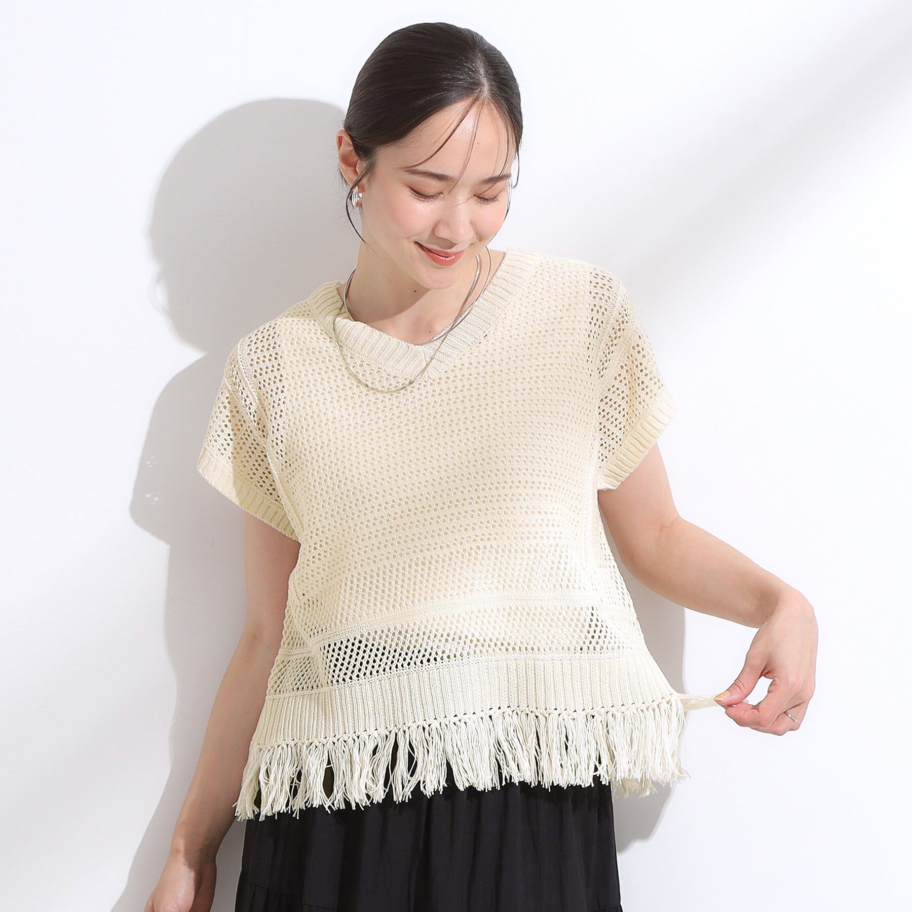 SHOO･LA･RUE「【S-LL】裾フリンジマクラメVネックニット」|ニット・セーター|