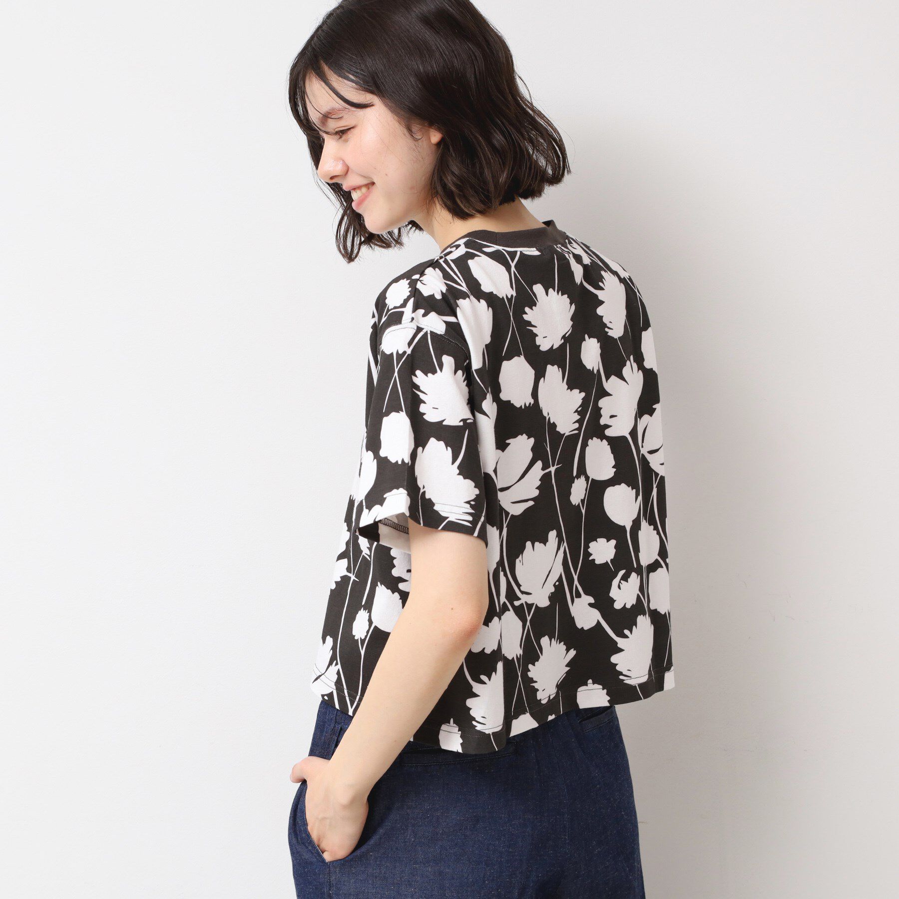 Dessin「【リンクコーデ・洗える】フラワープリントTシャツ」|Tシャツ・カットソー|ブラック(119)