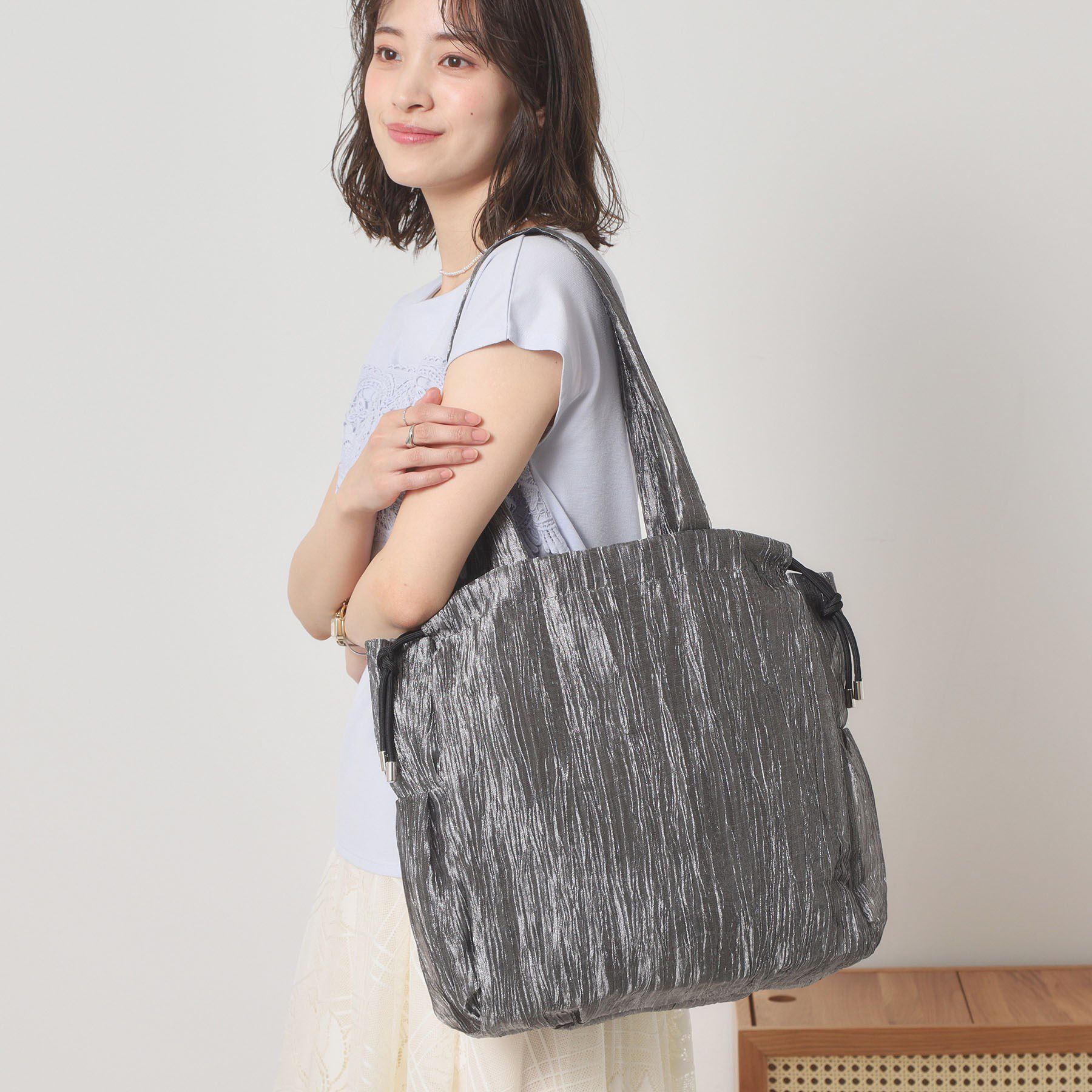 ITS&rsquo;DEMO「【A4対応】シアー巾着トート」|トートバッグ|